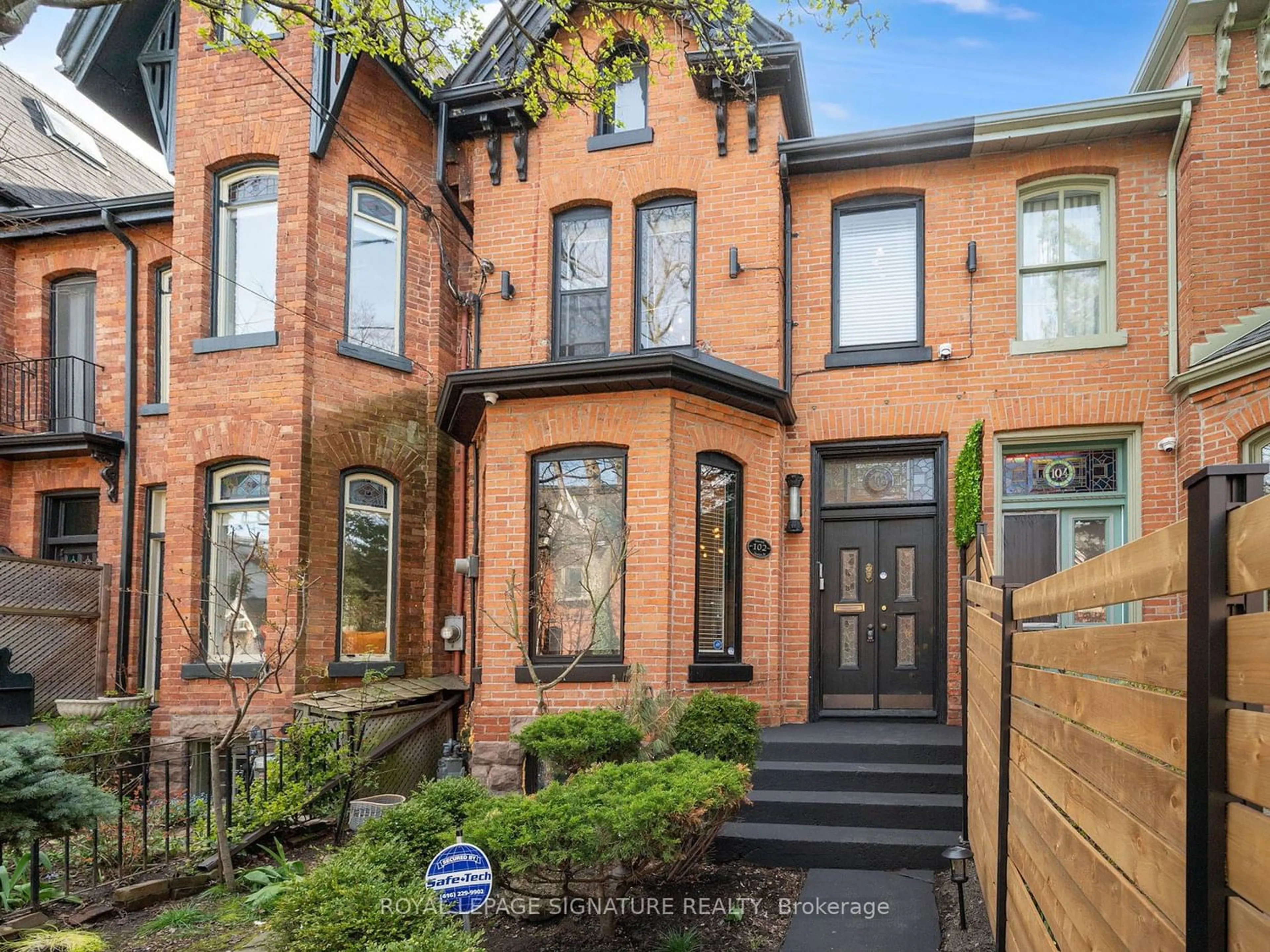 Home with brick exterior material for 102 Seaton St, Toronto Ontario M5A 2T3