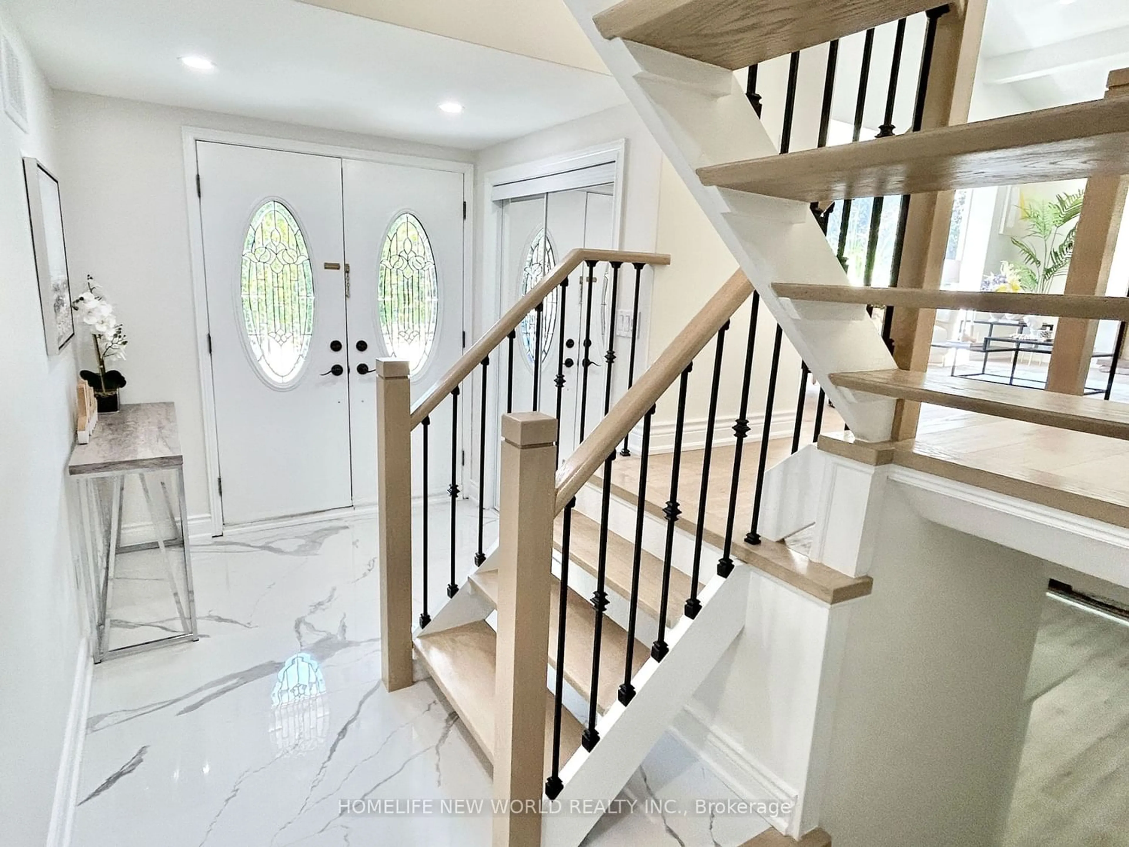 Stairs for 33 Valentine Dr, Toronto Ontario M3A 3J7