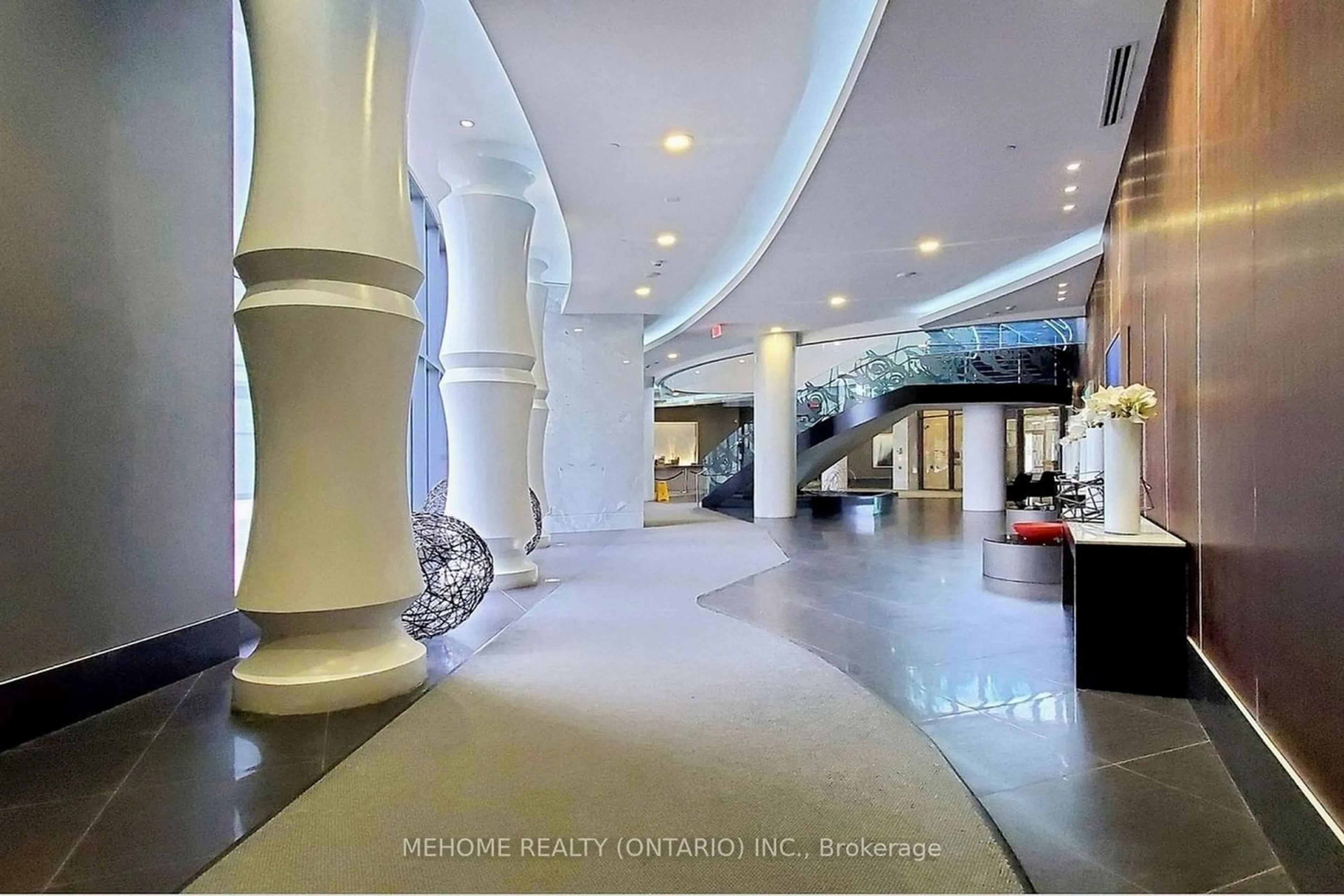 Indoor lobby for 5168 Yonge St #316, Toronto Ontario M2N 0G1