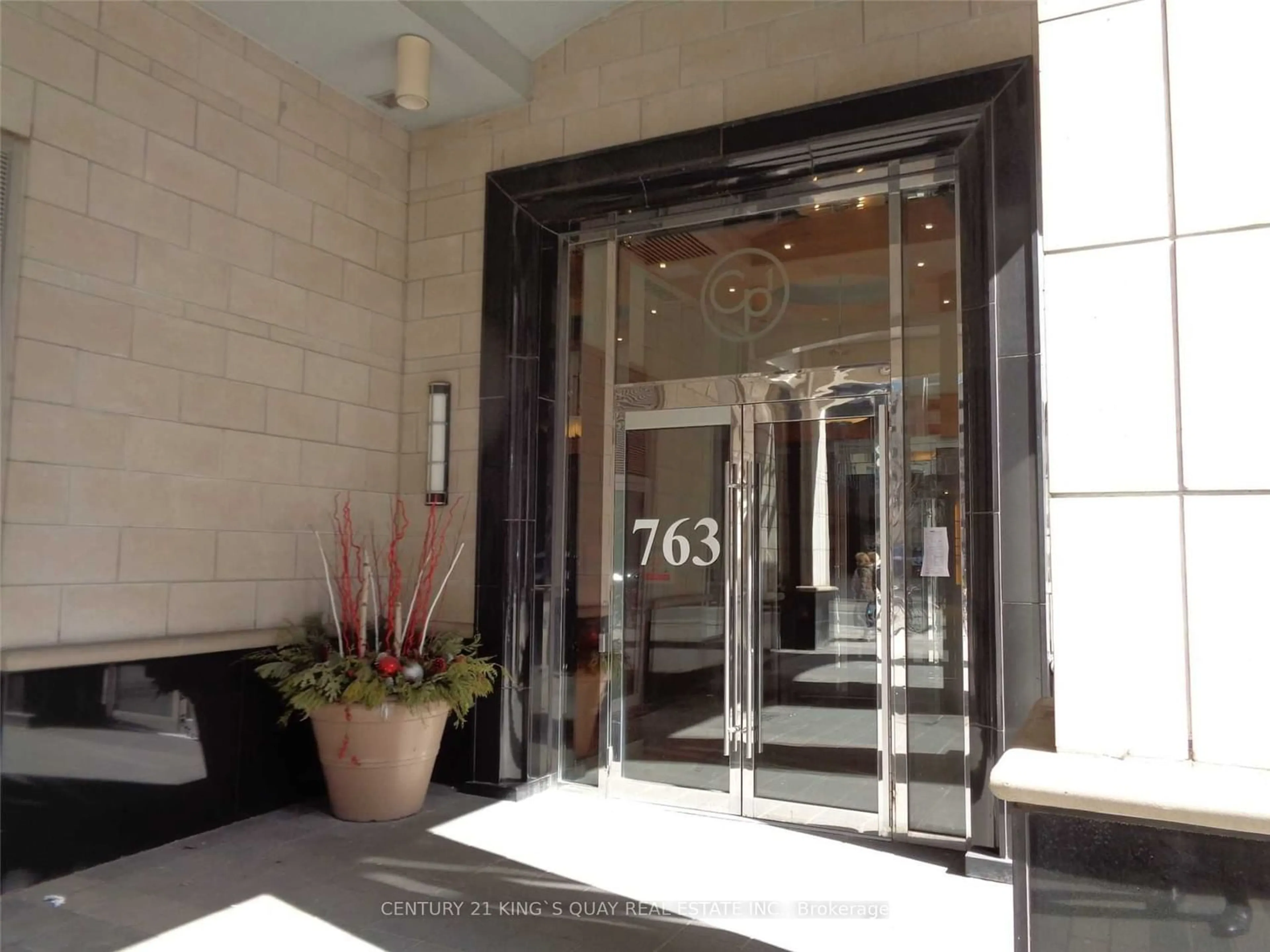 Indoor foyer for 763 Bay St #2714, Toronto Ontario M5G 2R3