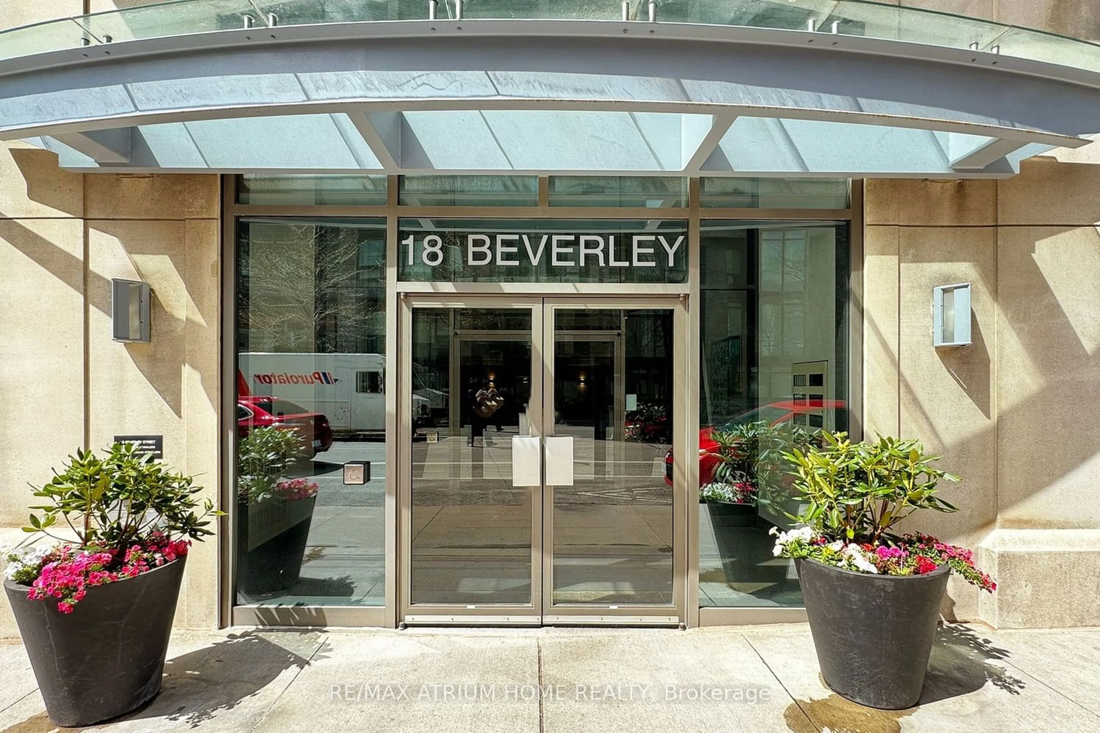 Indoor lobby for 18 Beverley St #709, Toronto Ontario M5T 3L2