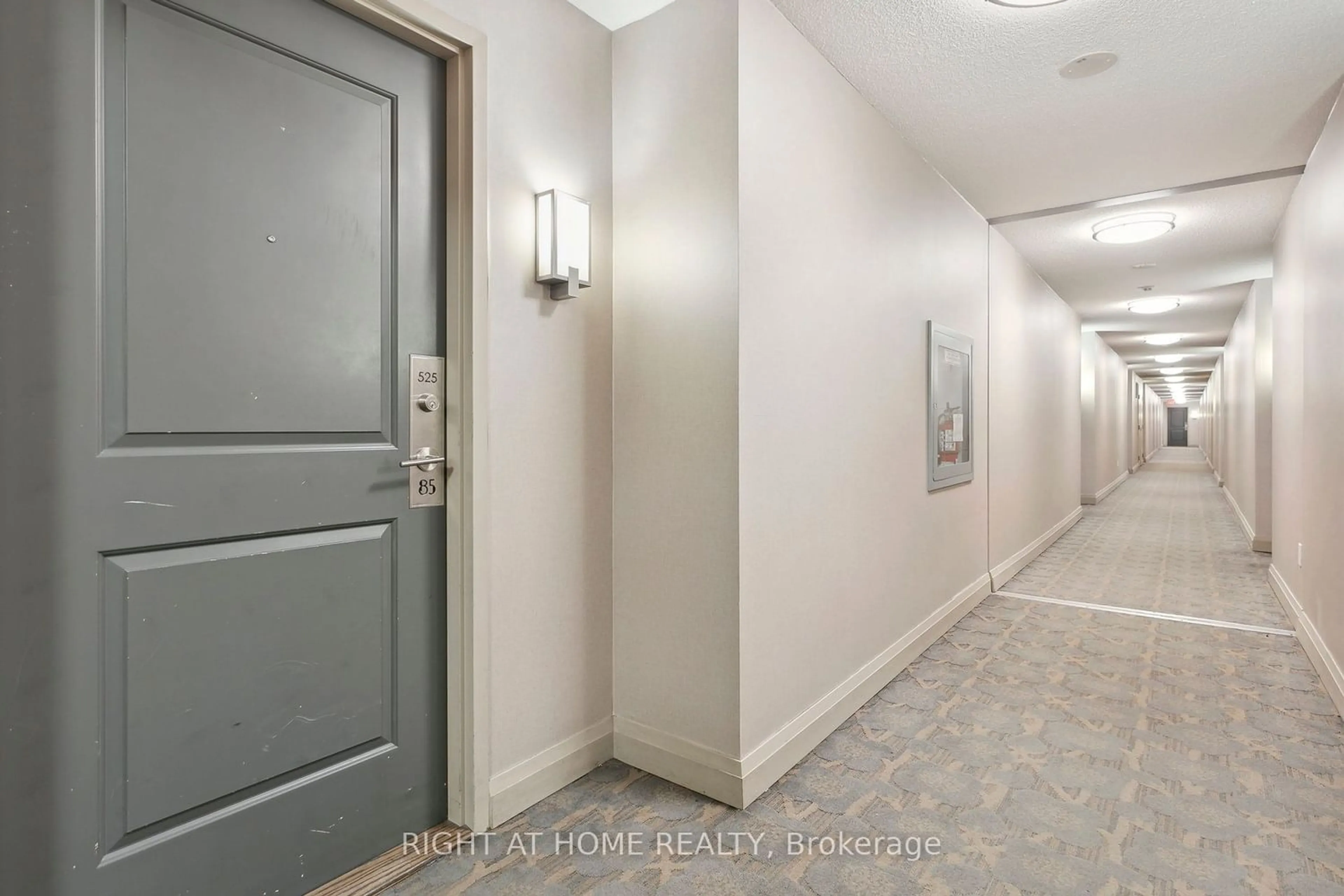 Indoor foyer for 85 East Liberty St #525, Toronto Ontario M6K 3R4