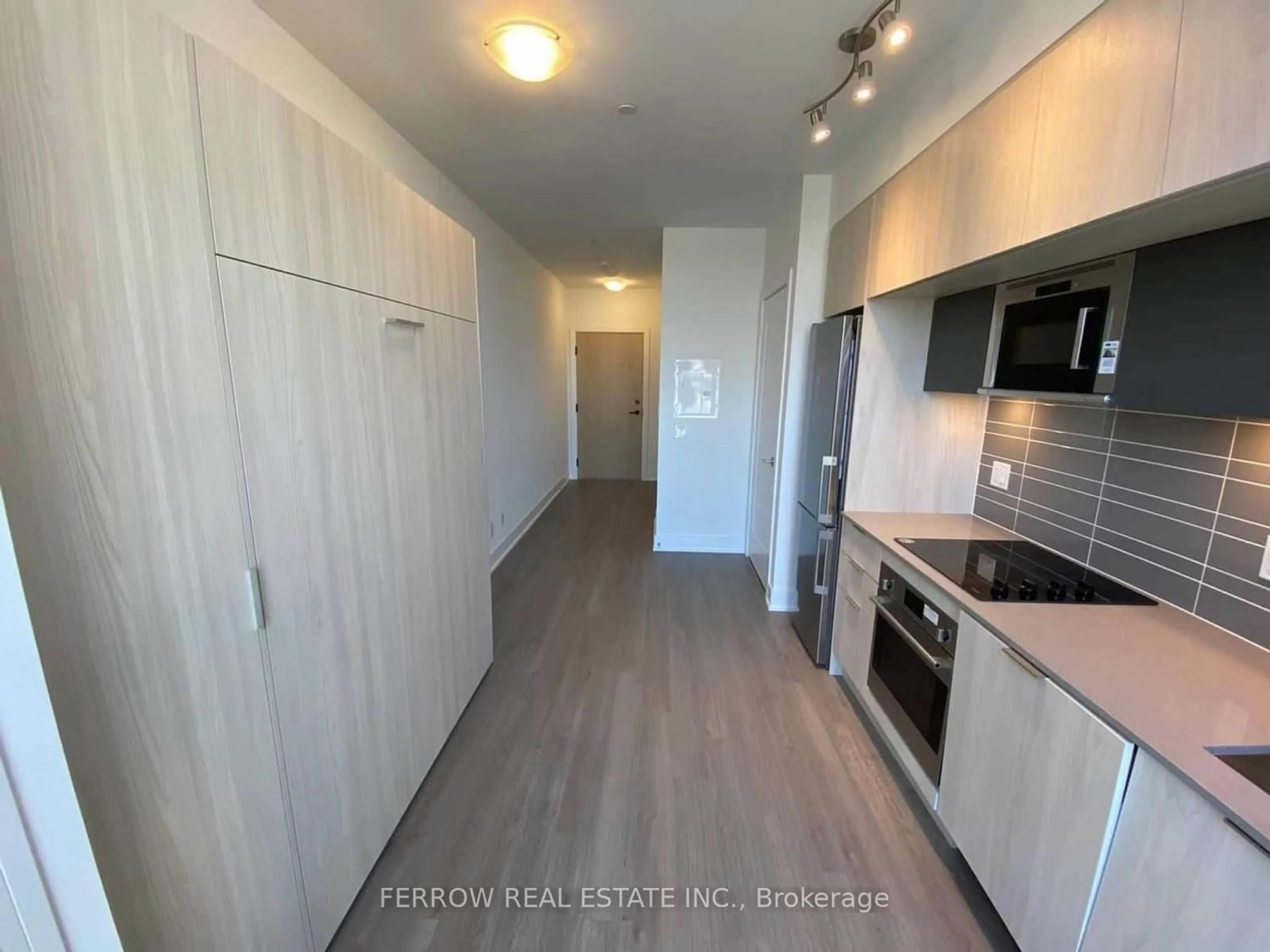 Standard kitchen for 1 Belsize Dr #427, Toronto Ontario M4S 0B9