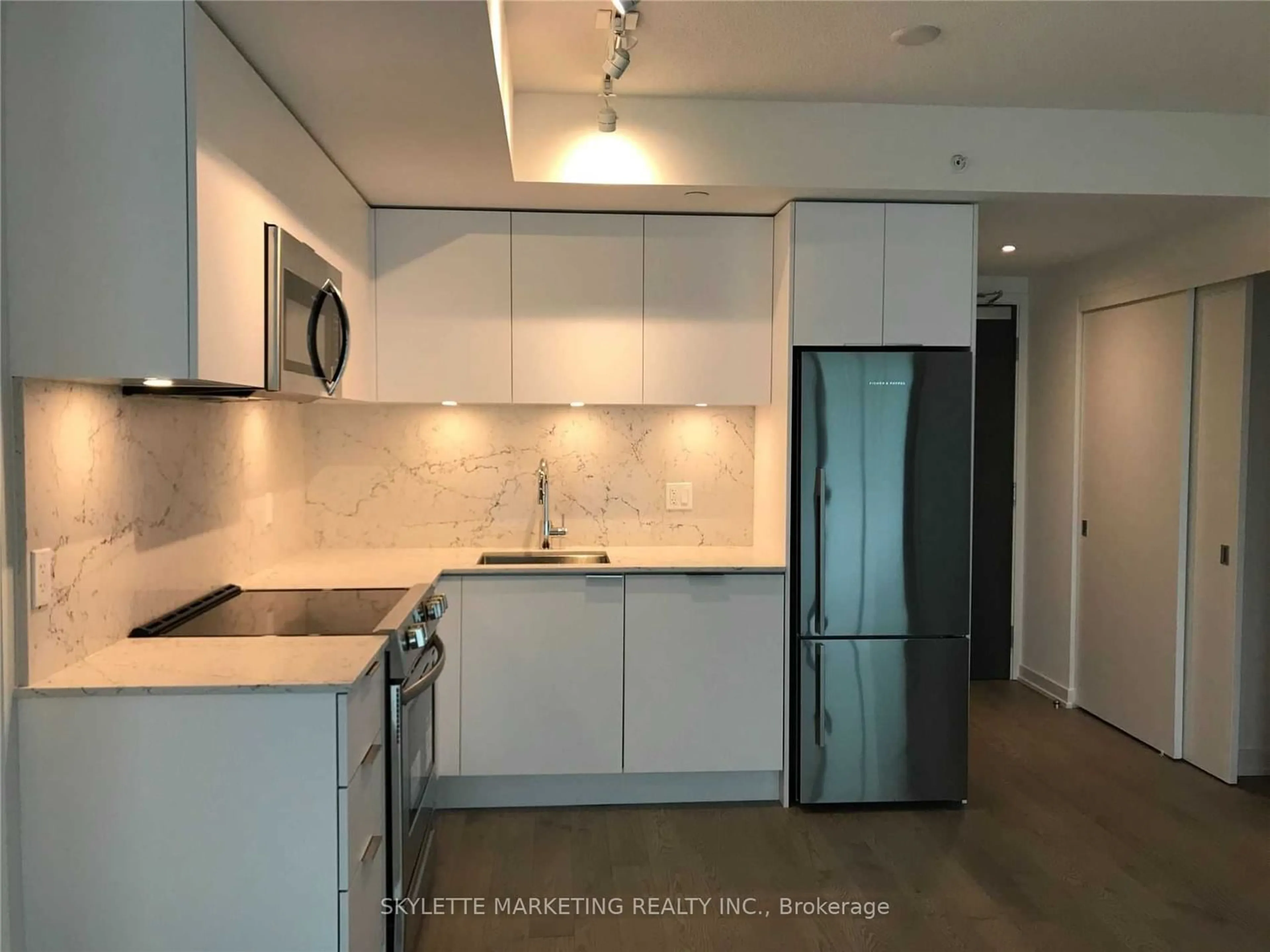 Standard kitchen for 25 Richmond St #1411, Toronto Ontario M5C 0A6