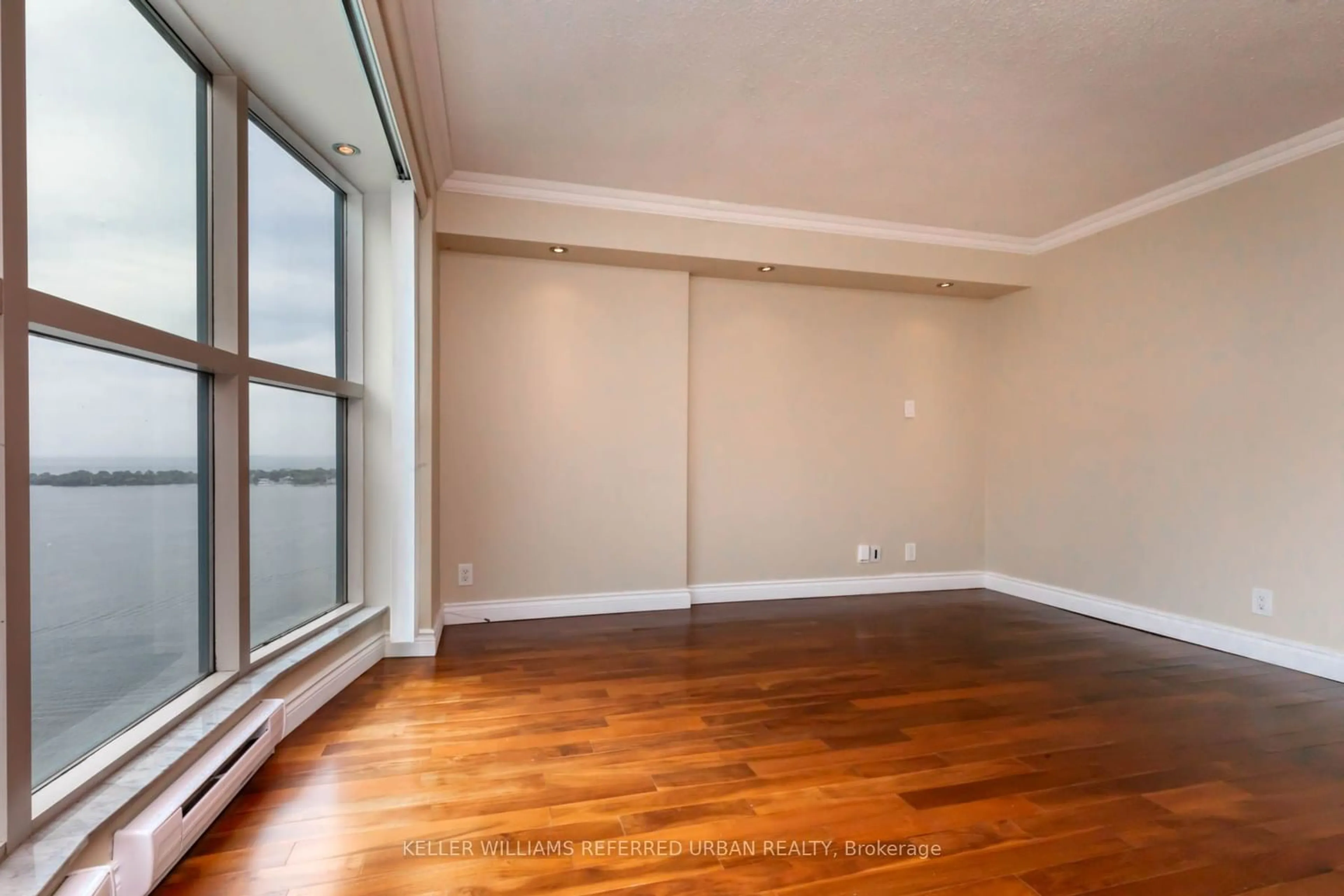 A pic of a room for 99 Harbour Sq #3303, Toronto Ontario M5J 2H2