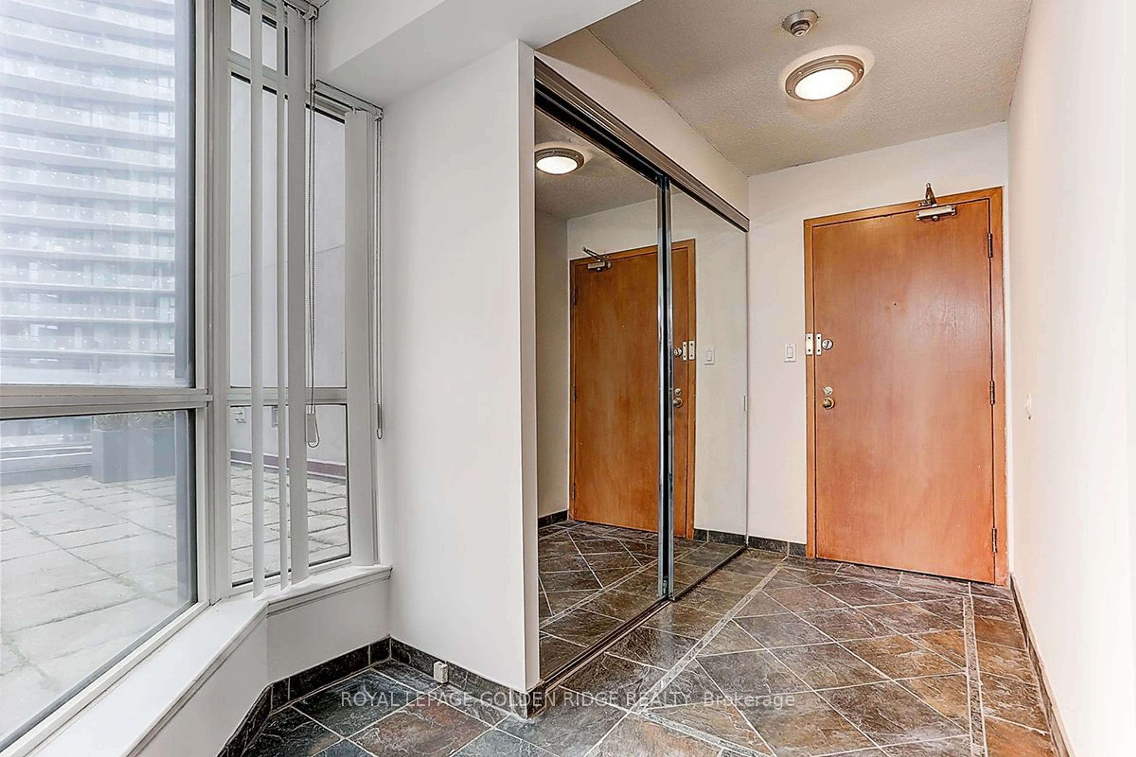 Indoor foyer for 24 Wellesley St #2508, Toronto Ontario M4Y 2X6