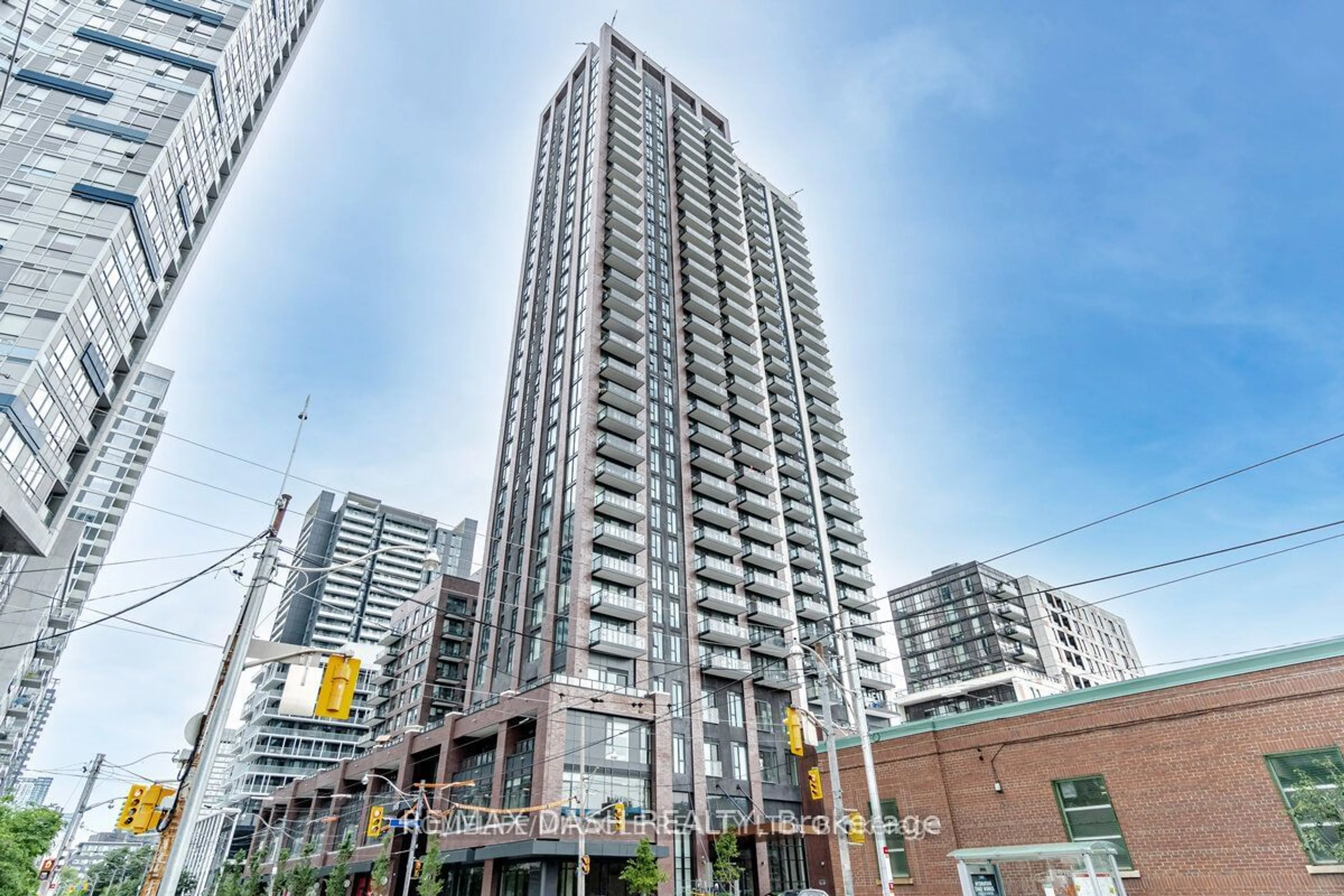 A pic from exterior of the house or condo for 130 River St #2402, Toronto Ontario M5A 3P8