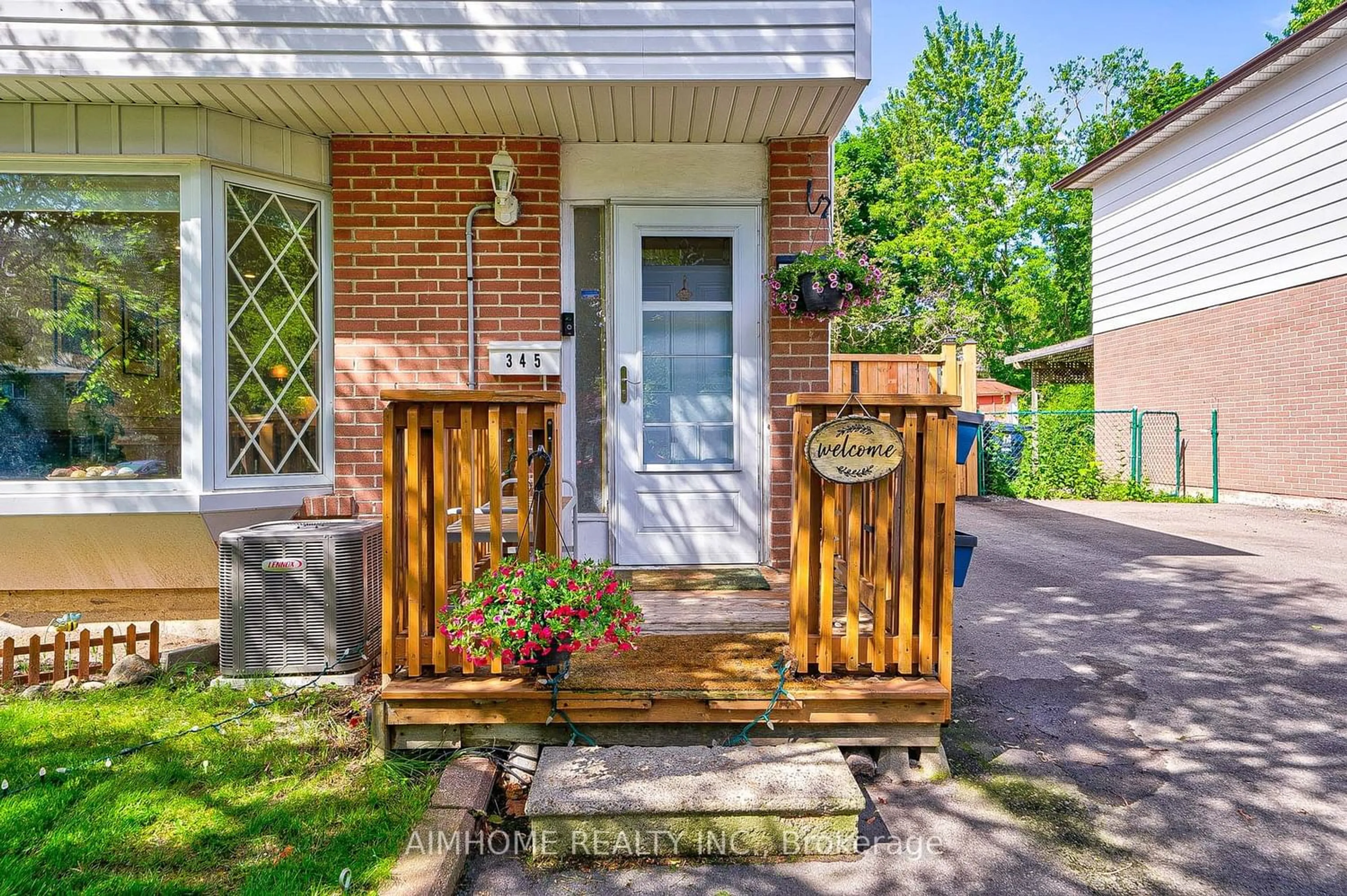 Indoor entryway for 345 Hollyberry Tr, Toronto Ontario M2H 2P5