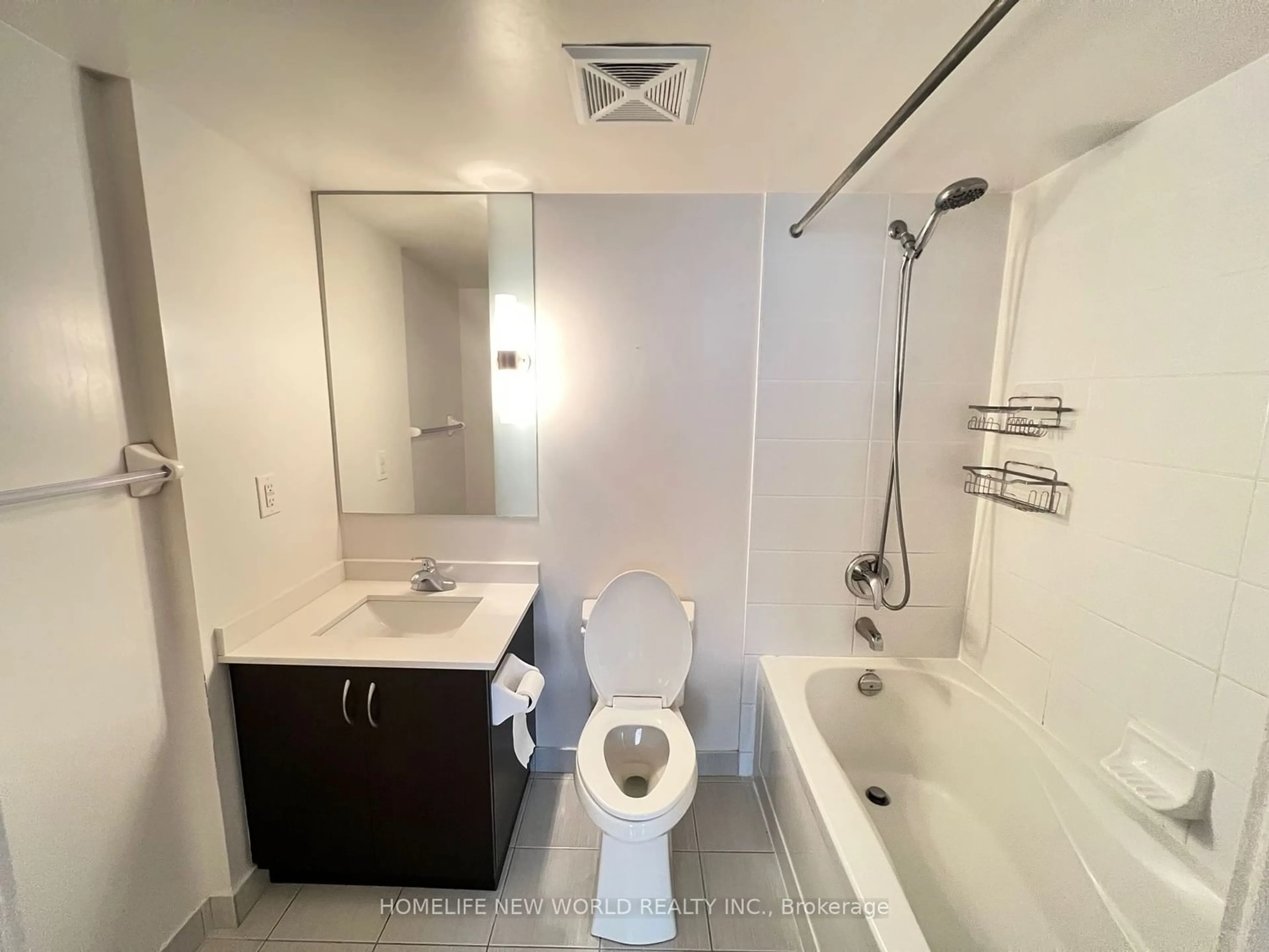 Standard bathroom for 320 Richmond St #404, Toronto Ontario M5A 1P9