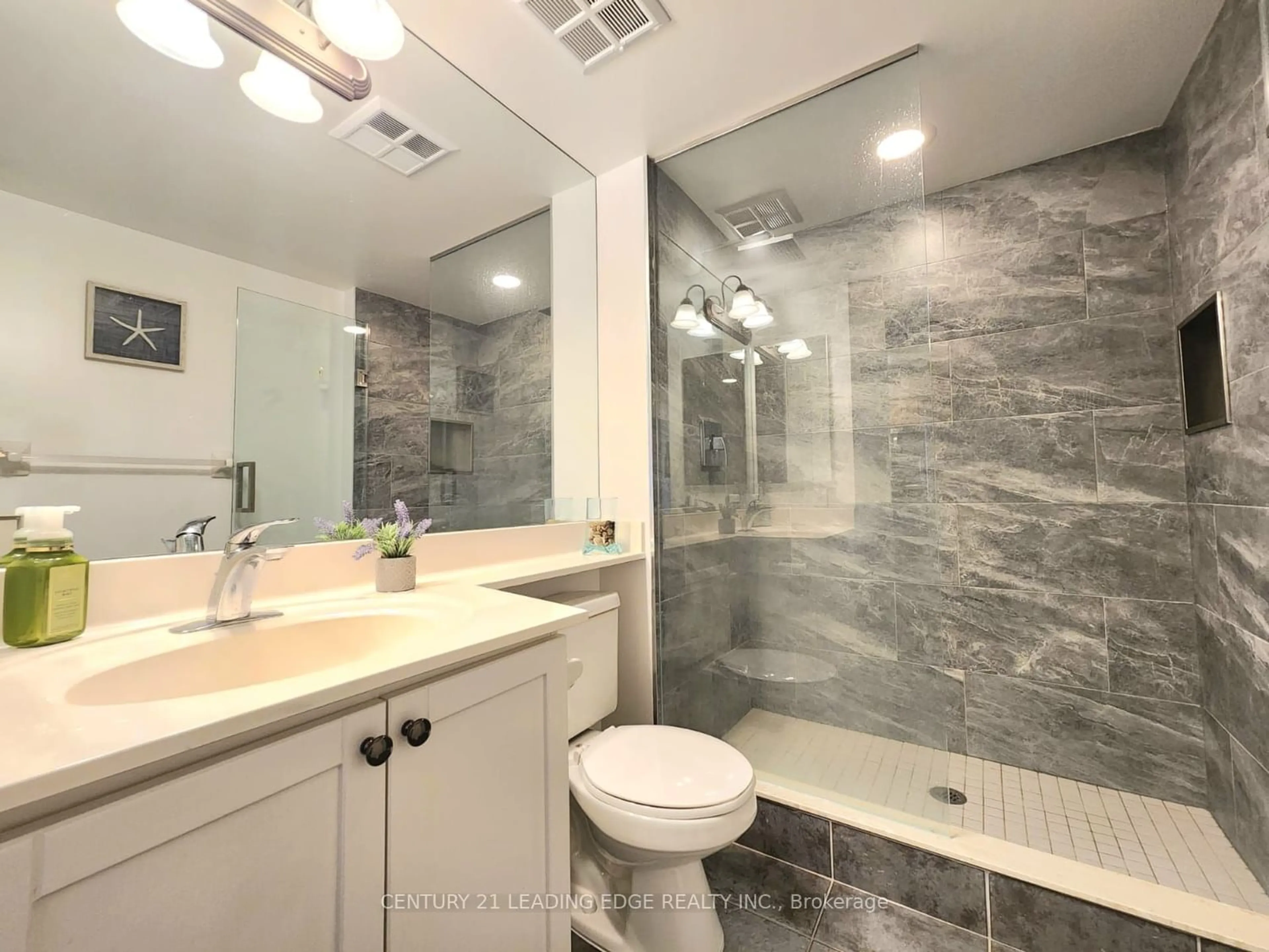 Bathroom for 80 Harrison Garden Blvd #1519, Toronto Ontario M2N 7E3