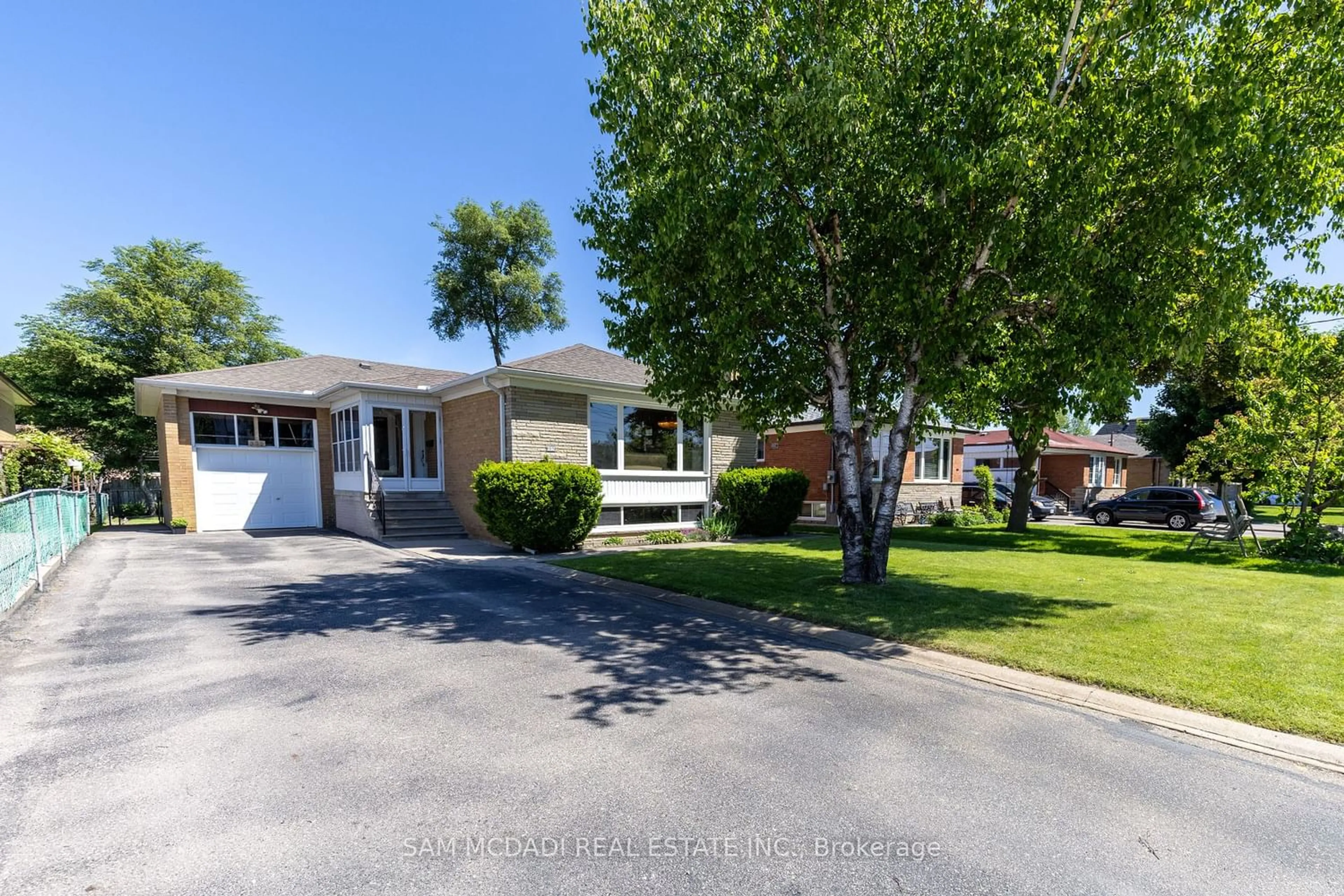 Frontside or backside of a home for 332 Brighton Ave, Toronto Ontario M3H 4G5