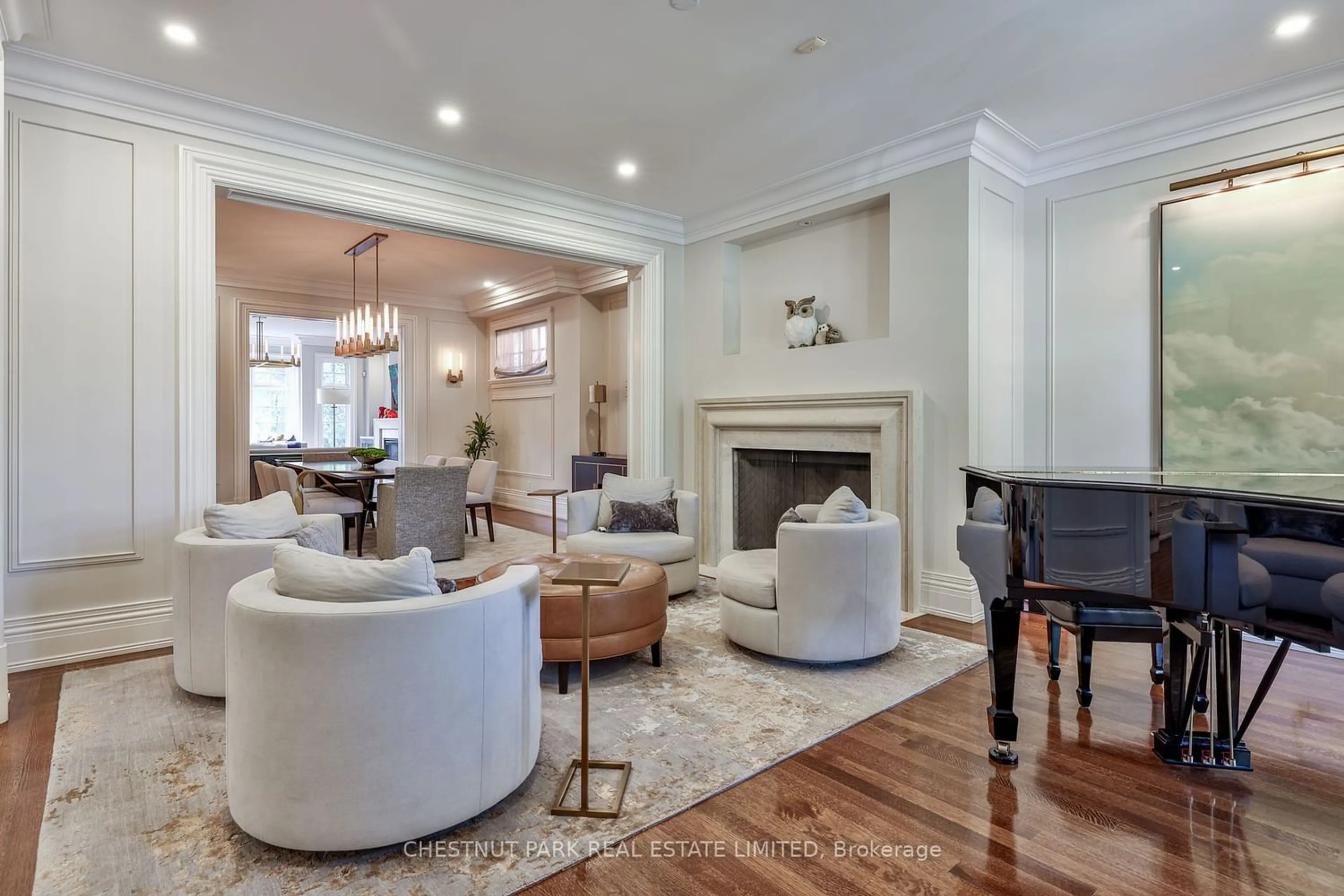 Living room for 19 Whitehall Rd, Toronto Ontario M4W 2C5