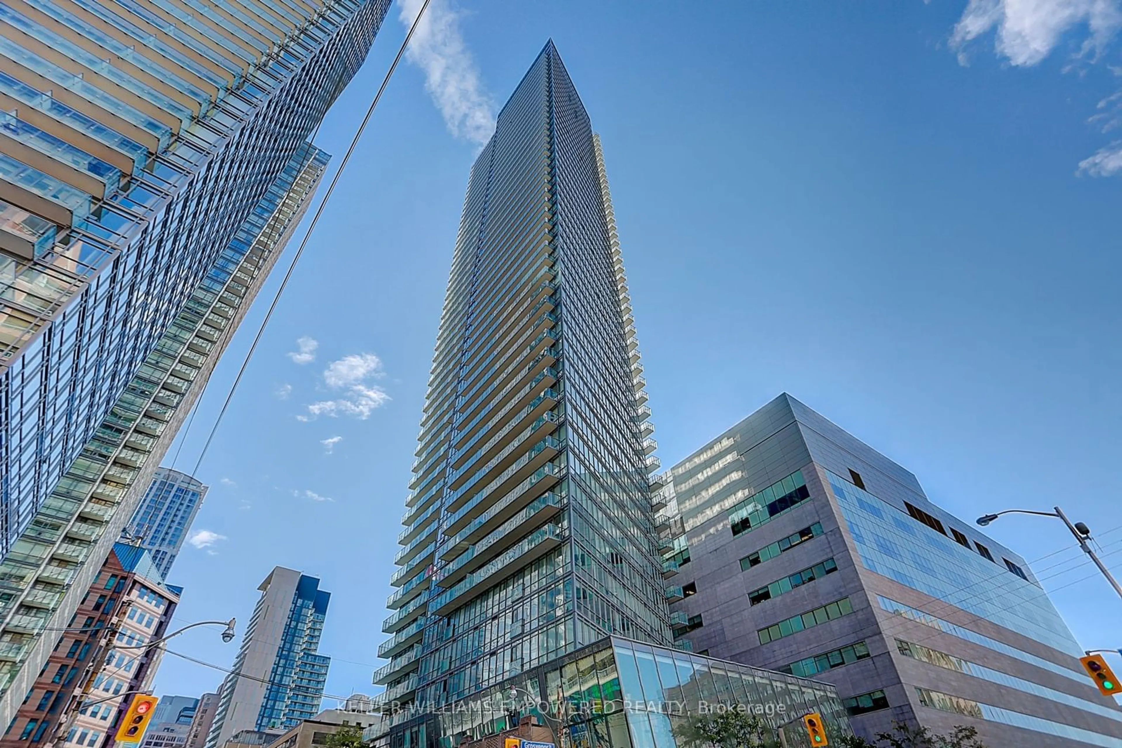 A pic from exterior of the house or condo for 832 Bay St #710, Toronto Ontario M5S 1Z6