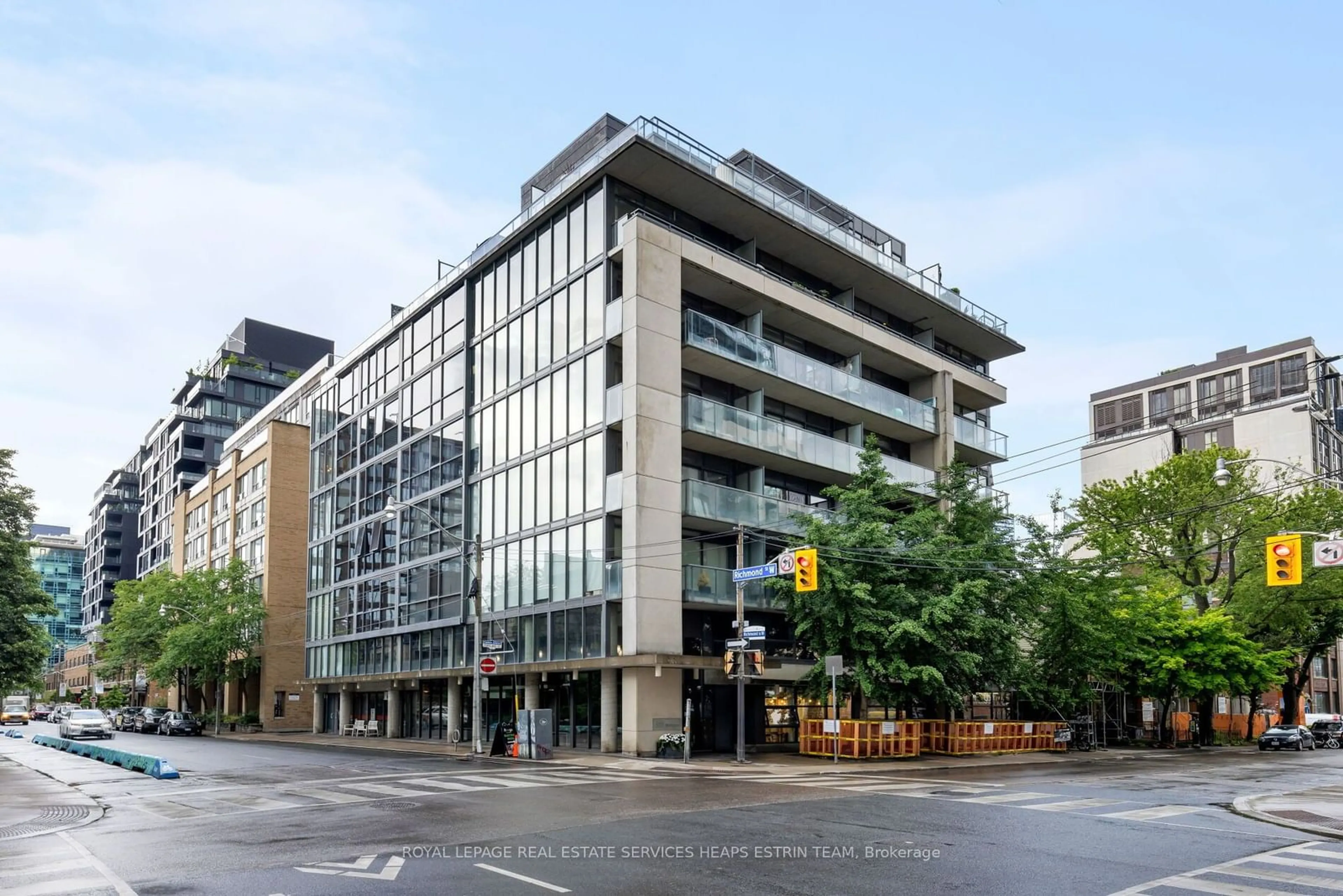 A pic from exterior of the house or condo for 533 Richmond St #506, Toronto Ontario M5V 3Y1