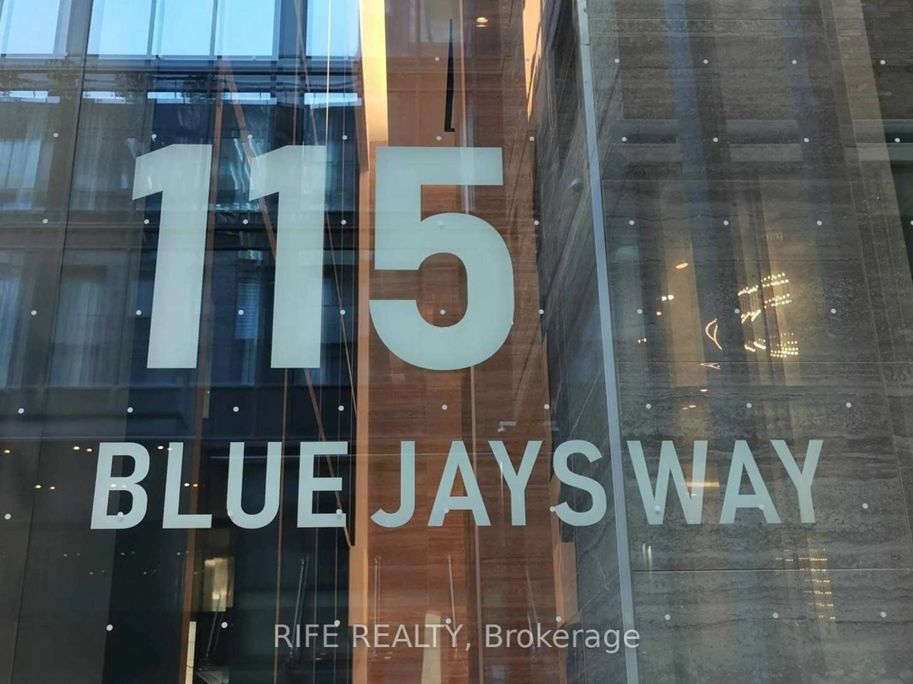 Indoor entryway for 115 Blue Jays Way #319, Toronto Ontario M5V 0N4