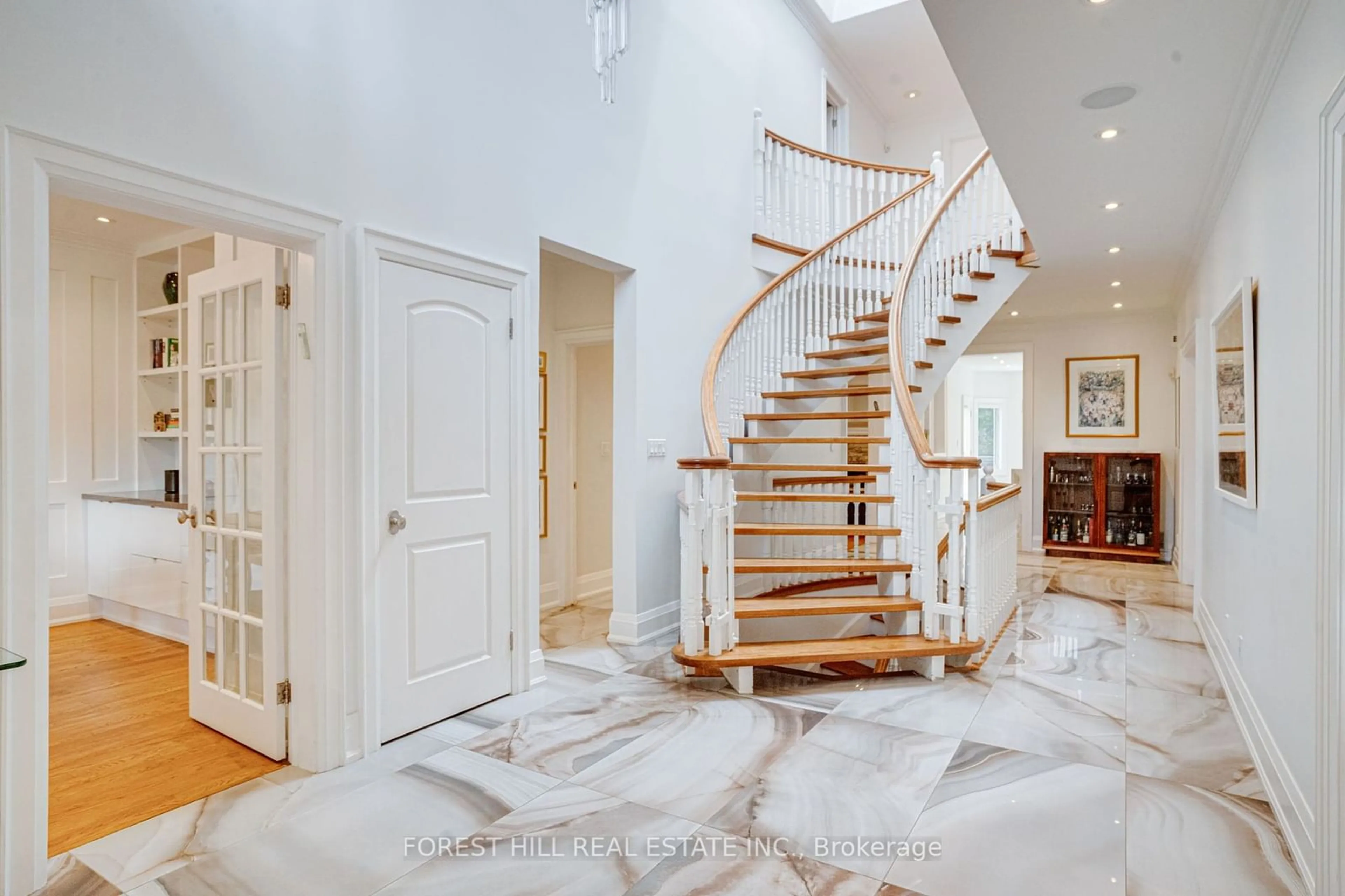 Indoor foyer for 109 Codsell Ave, Toronto Ontario M3H 3W2