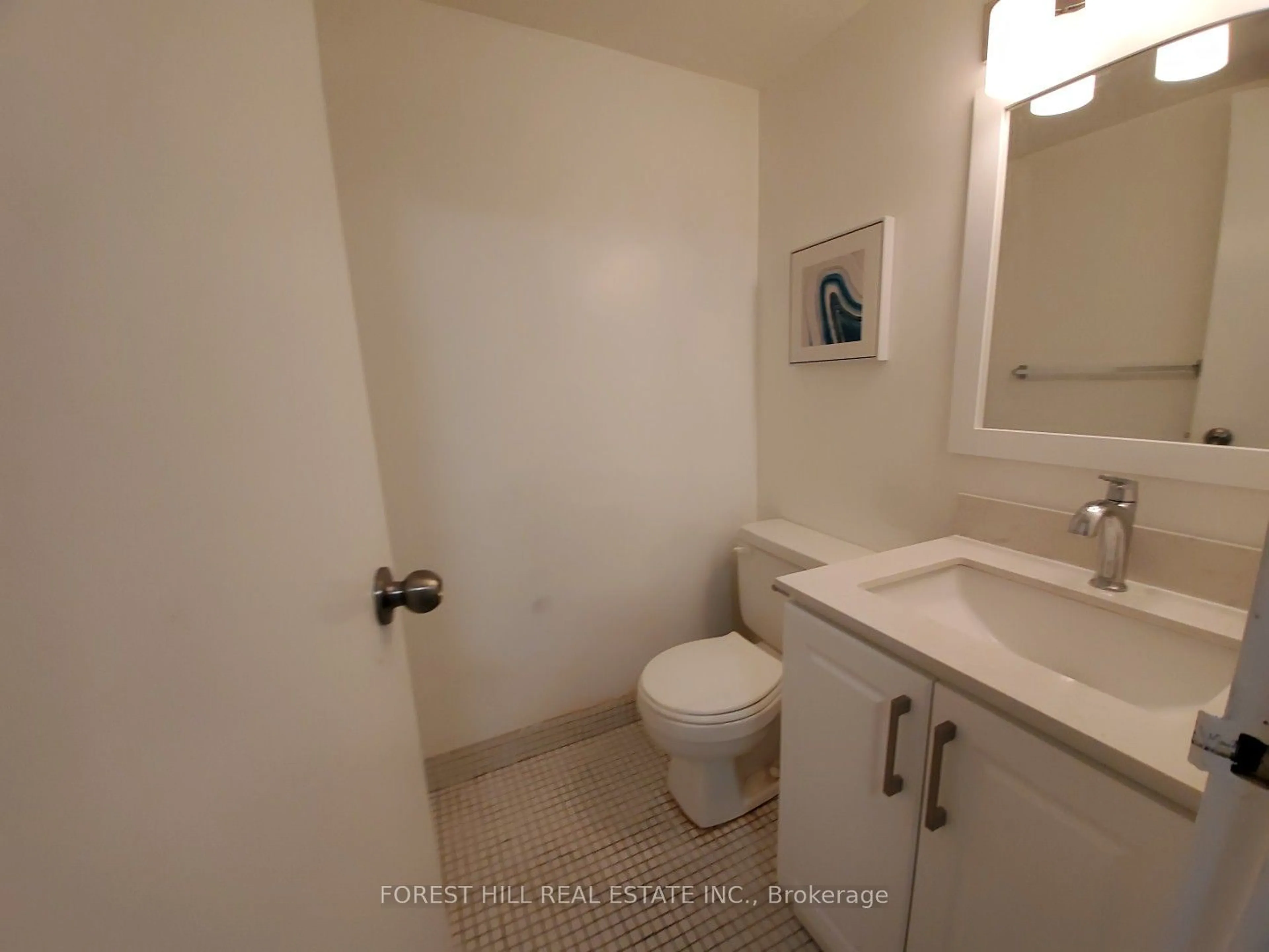 Standard bathroom for 633 Bay St #313, Toronto Ontario M5G 2G4
