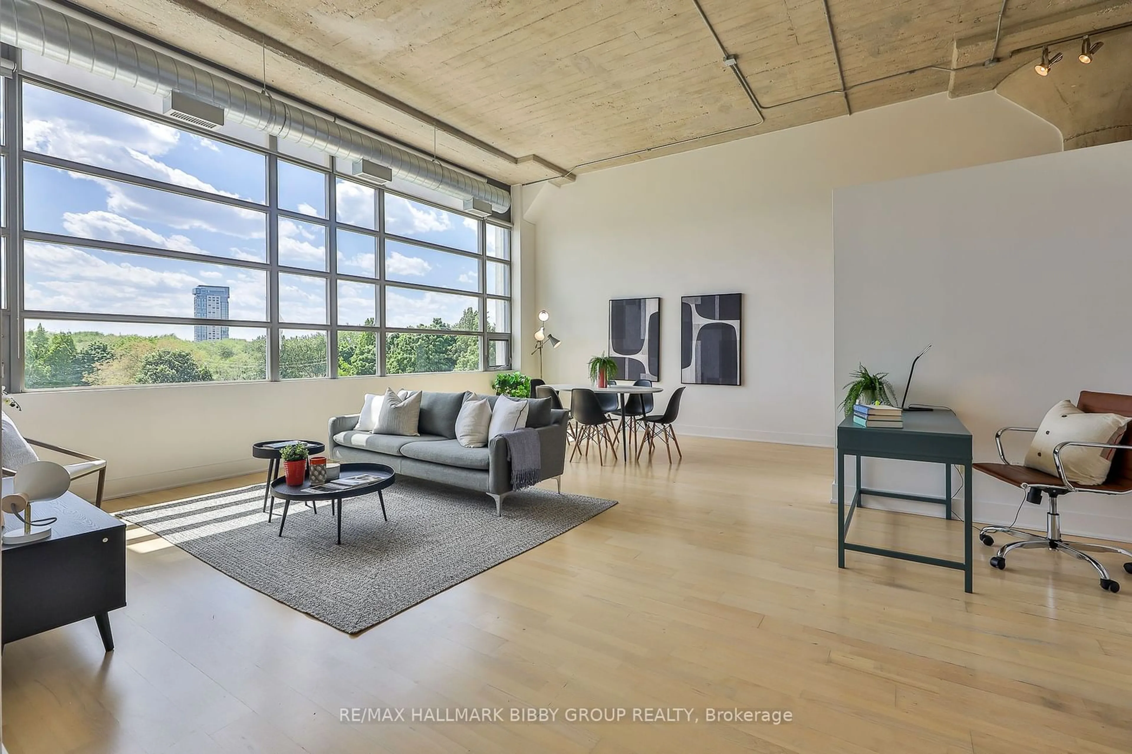 Living room for 637 Lakeshore Blvd #305, Toronto Ontario M5V 3J6