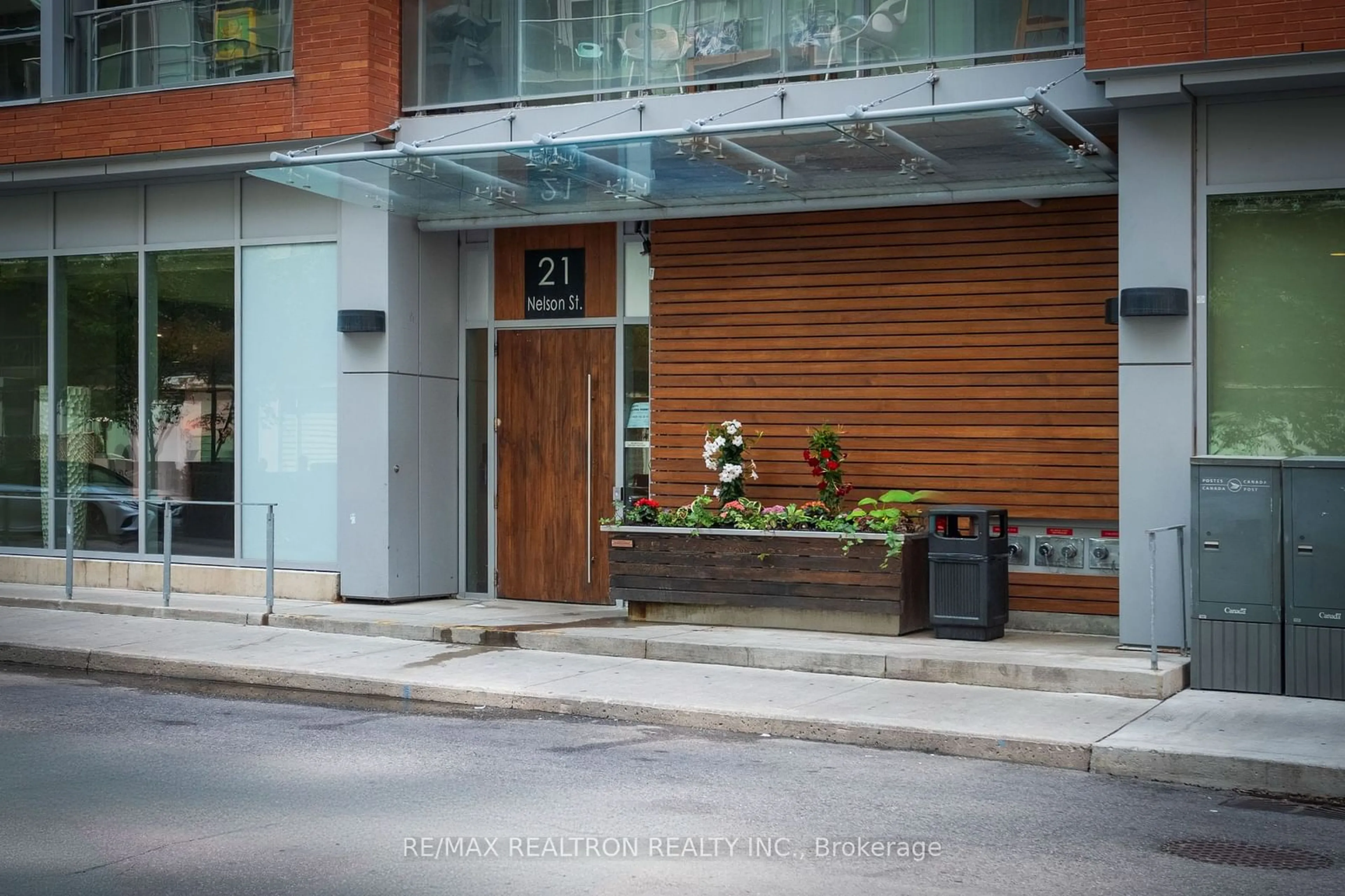 Outside view for 21 Nelson St #309, Toronto Ontario M5V 1T8