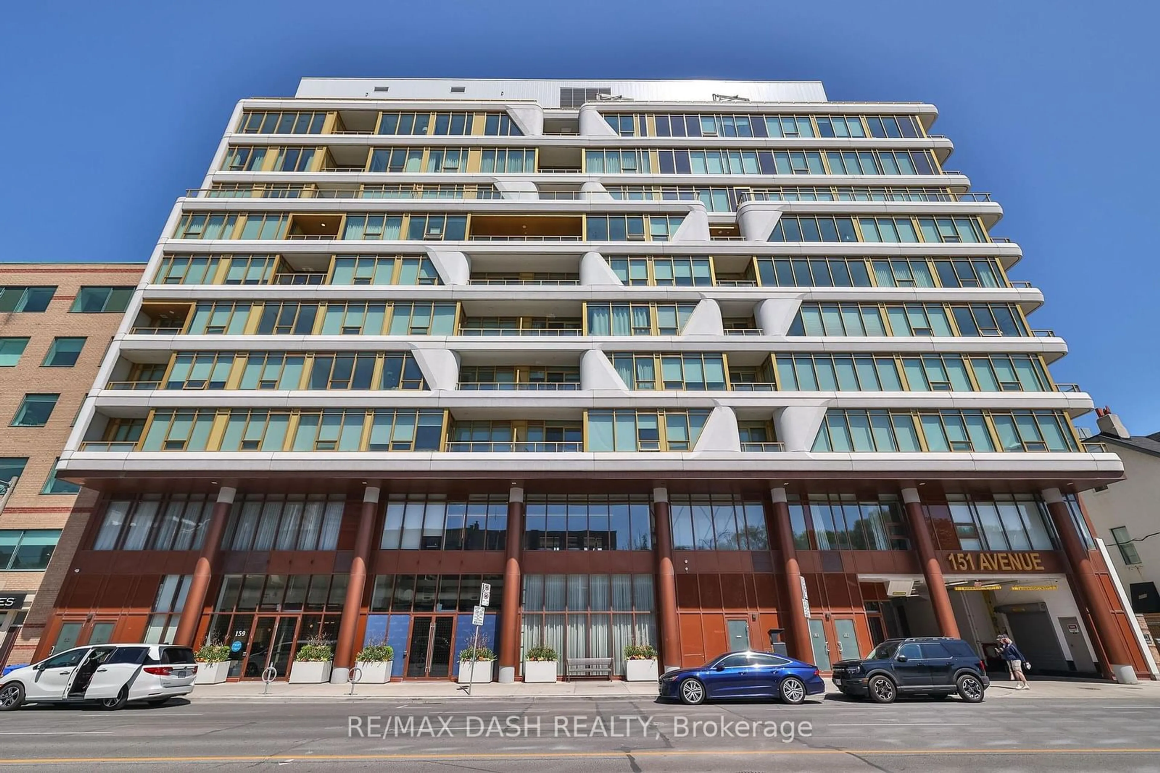 A pic from exterior of the house or condo for 151 Avenue Rd #804, Toronto Ontario M5R 2H7