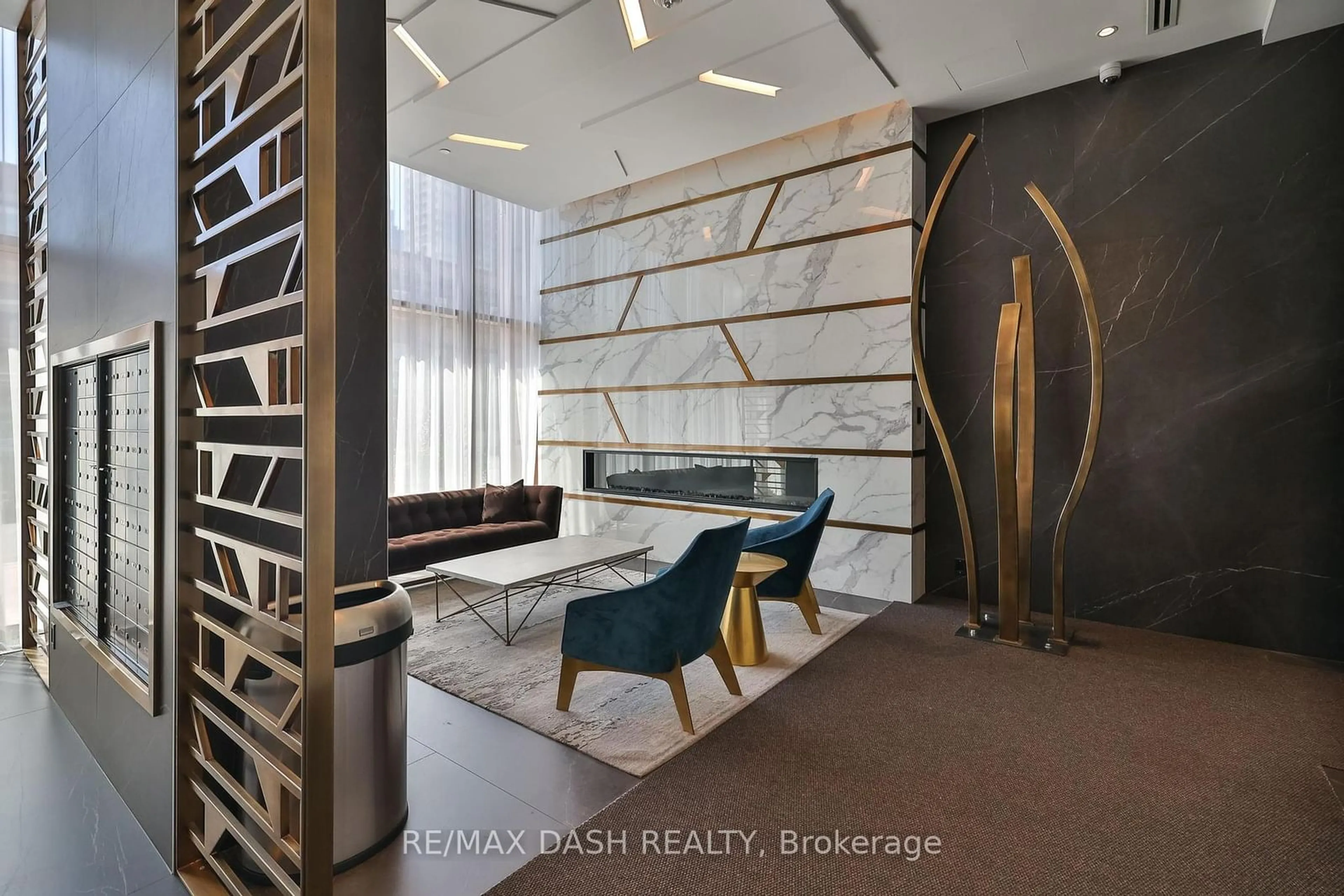 Indoor lobby for 151 Avenue Rd #804, Toronto Ontario M5R 2H7