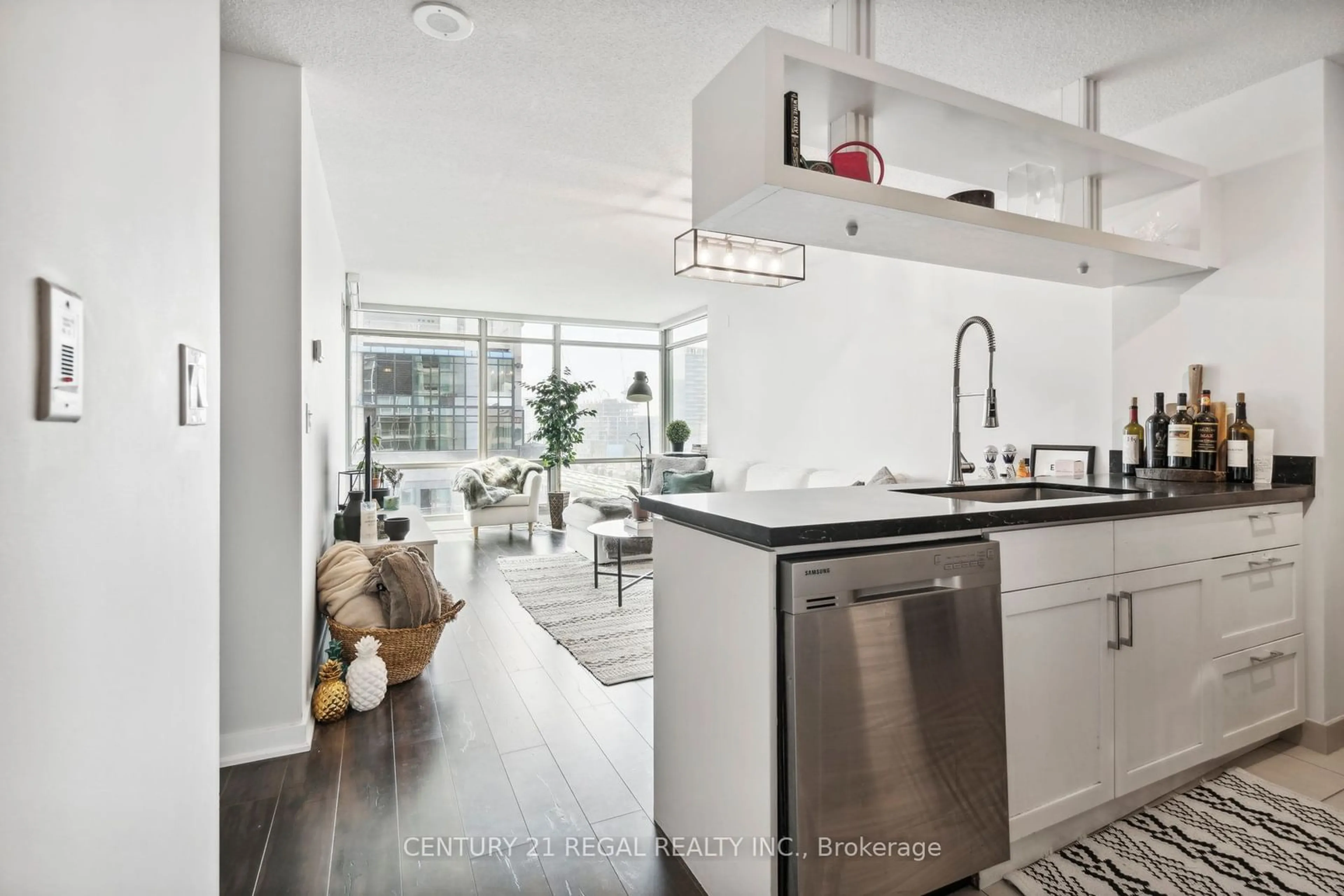 Contemporary kitchen for 81 Navy Wharf Crt #1609, Toronto Ontario M5V 3S2