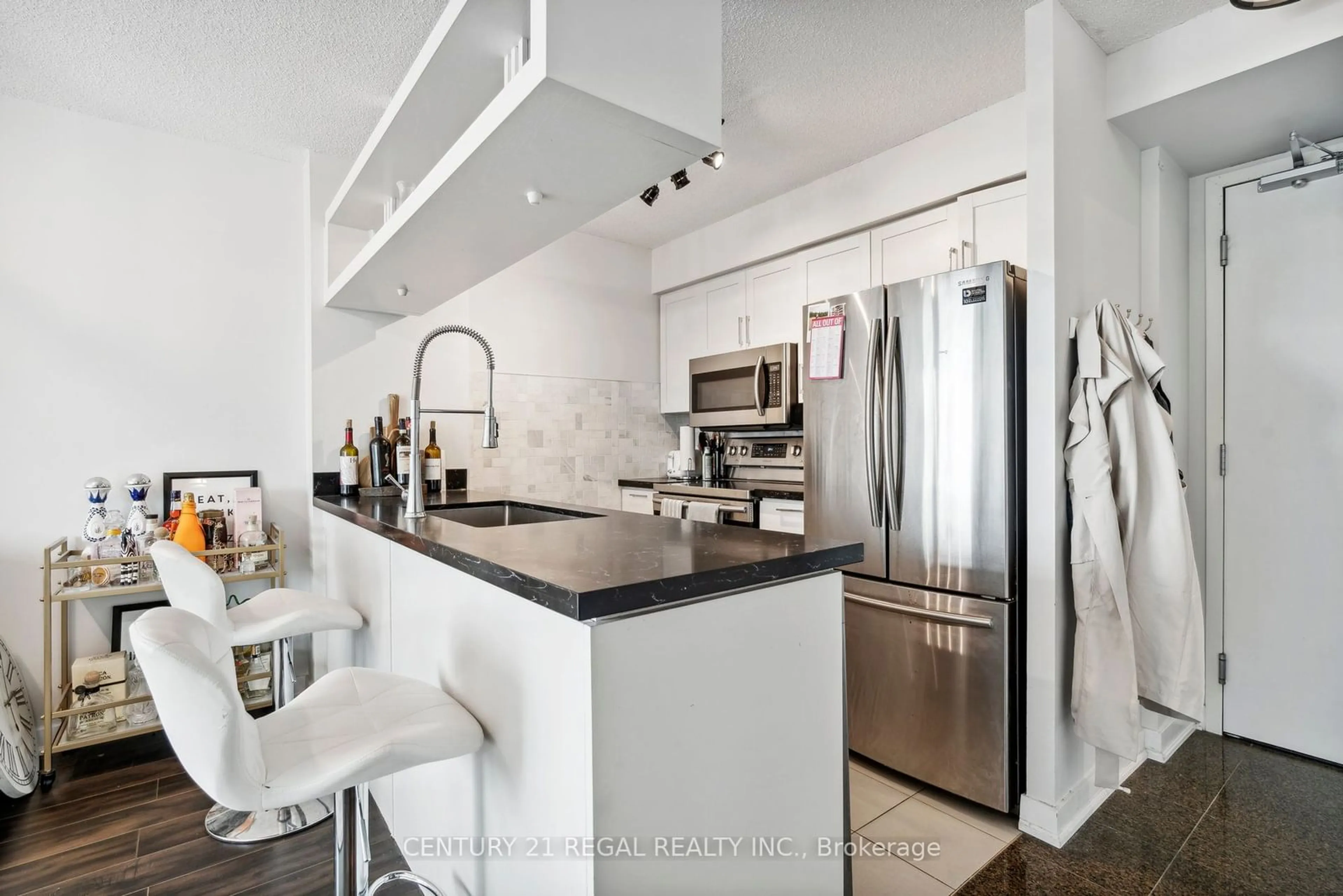 Kitchen for 81 Navy Wharf Crt #1609, Toronto Ontario M5V 3S2