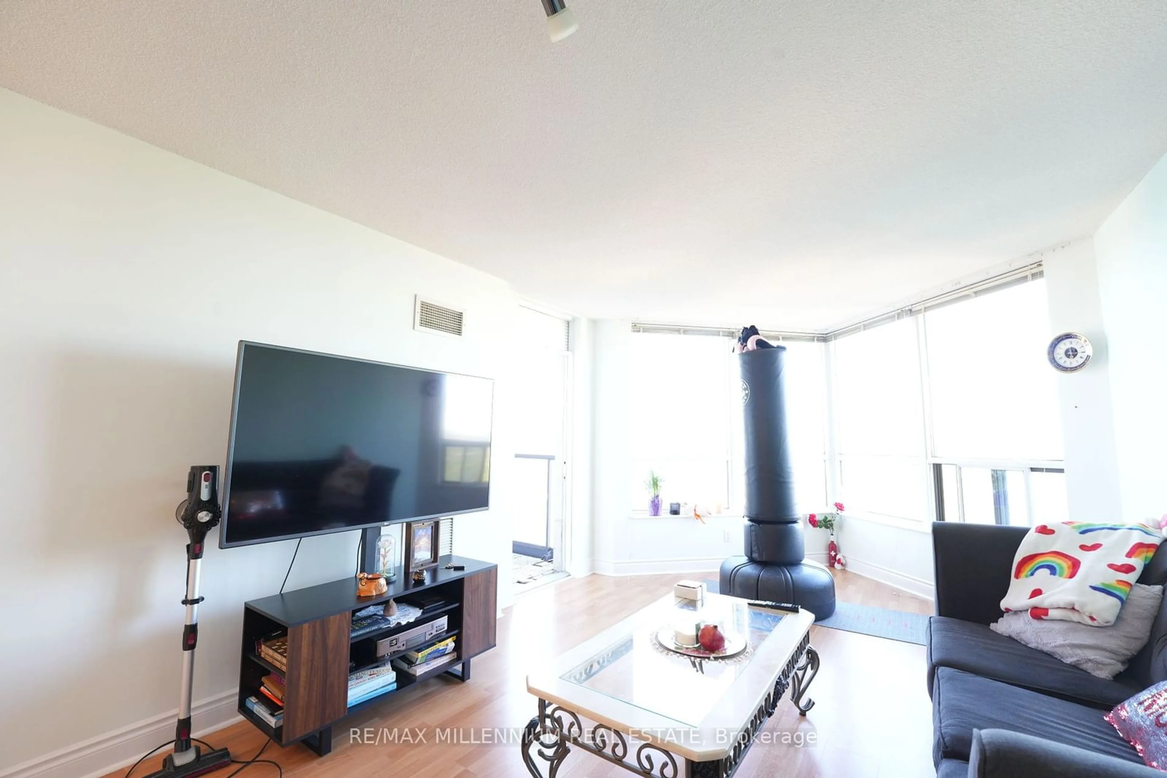 Living room for 10 Northtown Way #2503, Toronto Ontario M2N 7L4