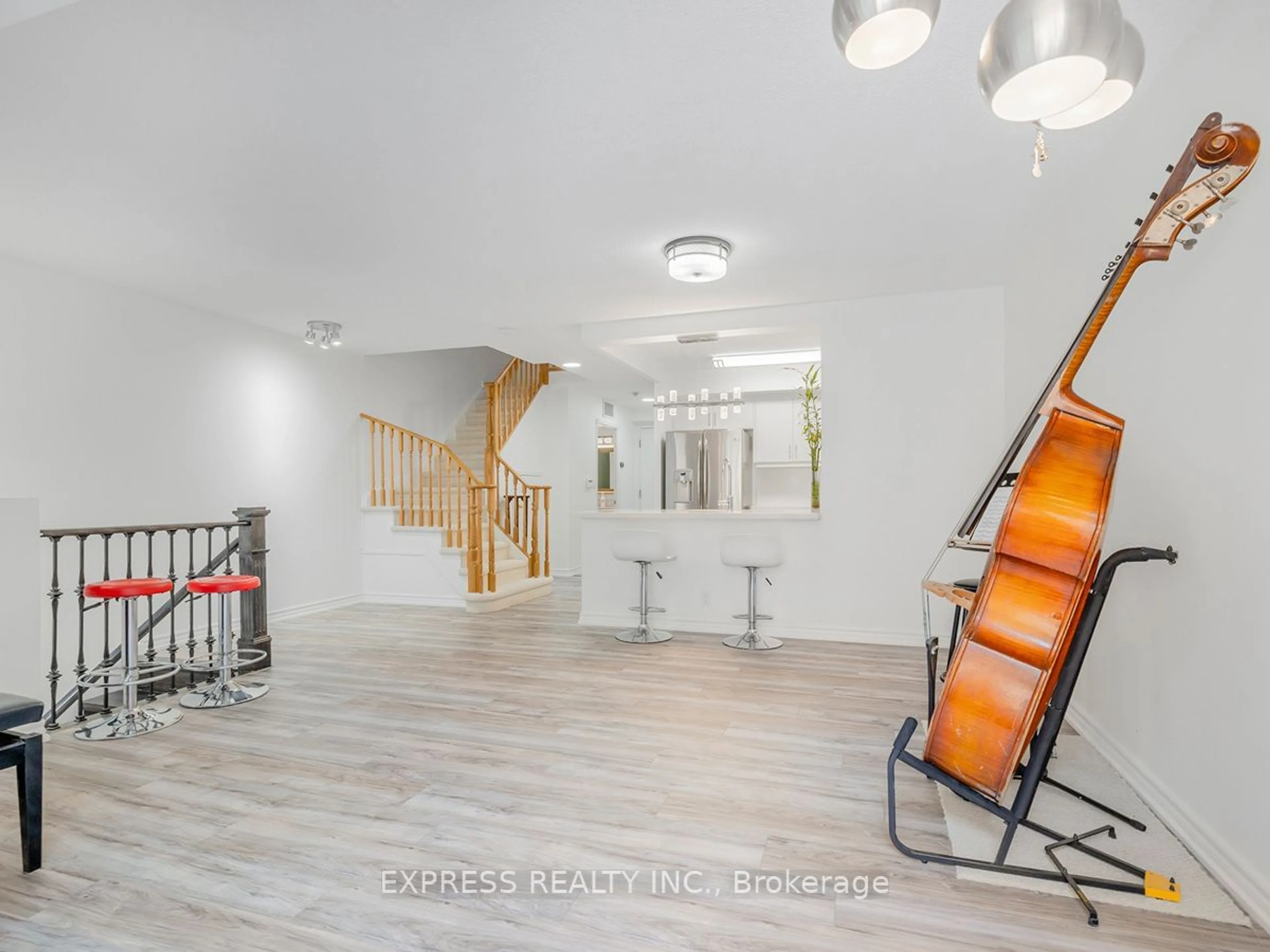 Indoor foyer for 28 Sommerset Way #1206, Toronto Ontario M2N 6W7