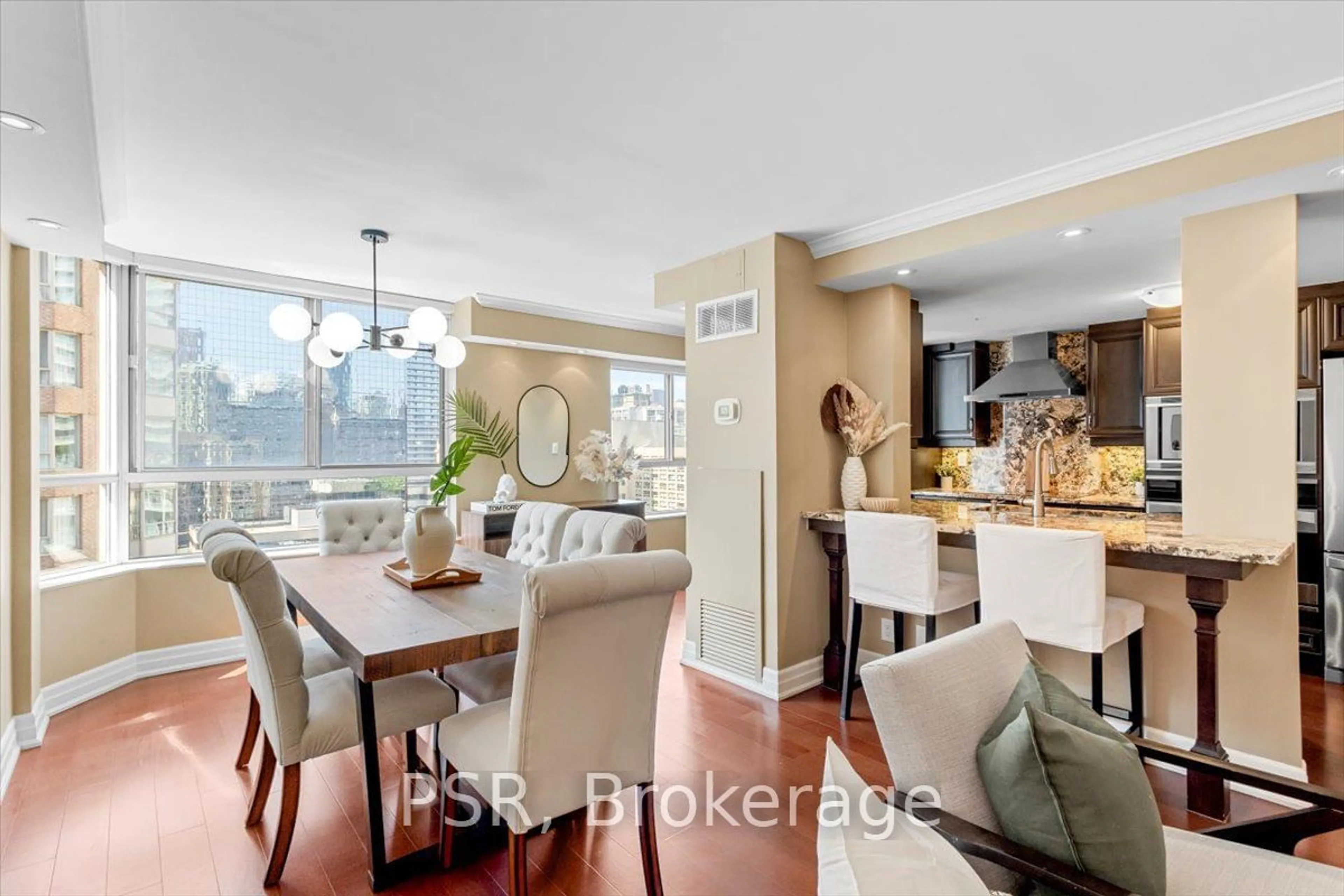 Dining room for 44 Gerrard St #PH1, Toronto Ontario M5G 2K2