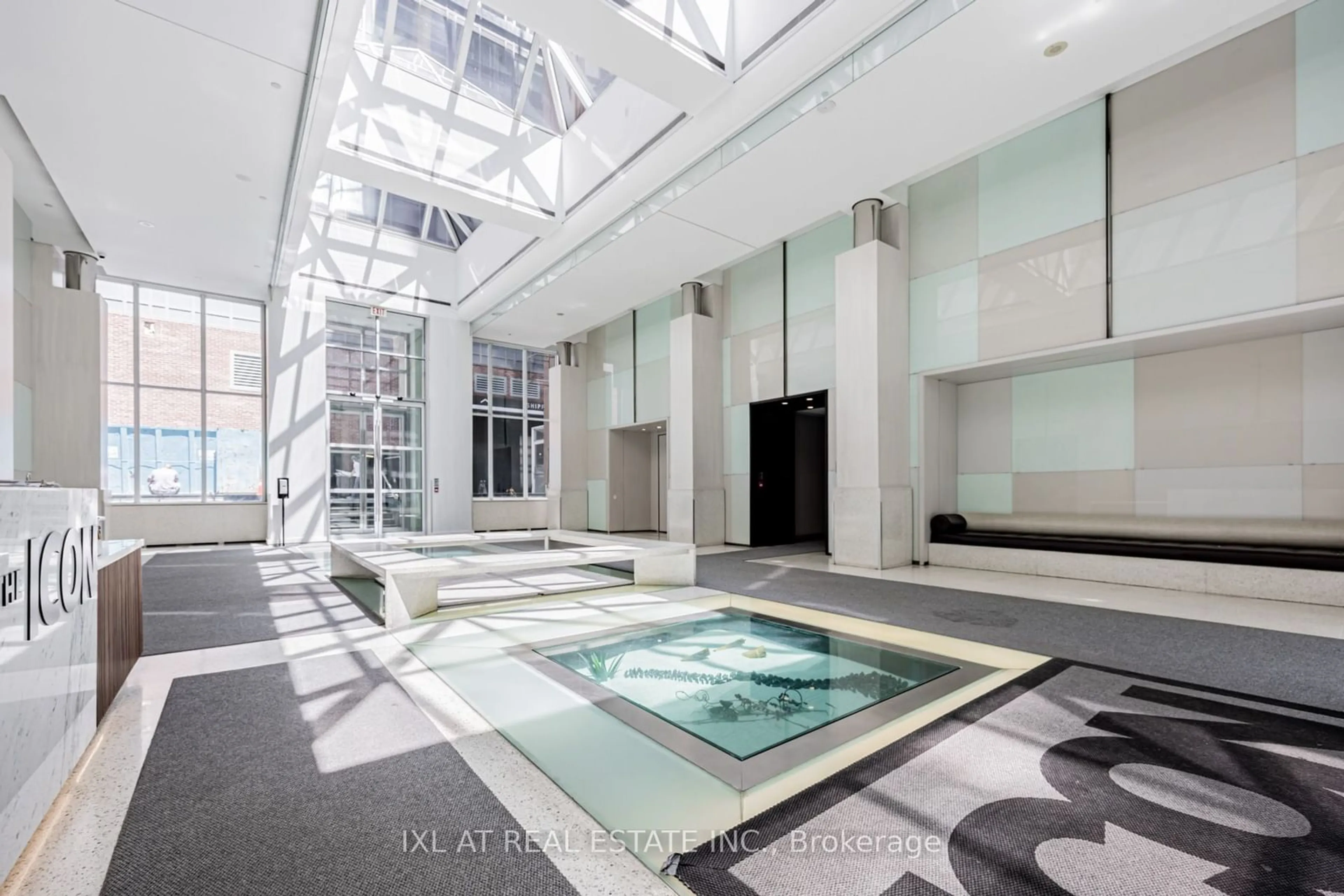 Indoor or outdoor pool for 270 Wellington St #1122, Toronto Ontario M5V 3P5