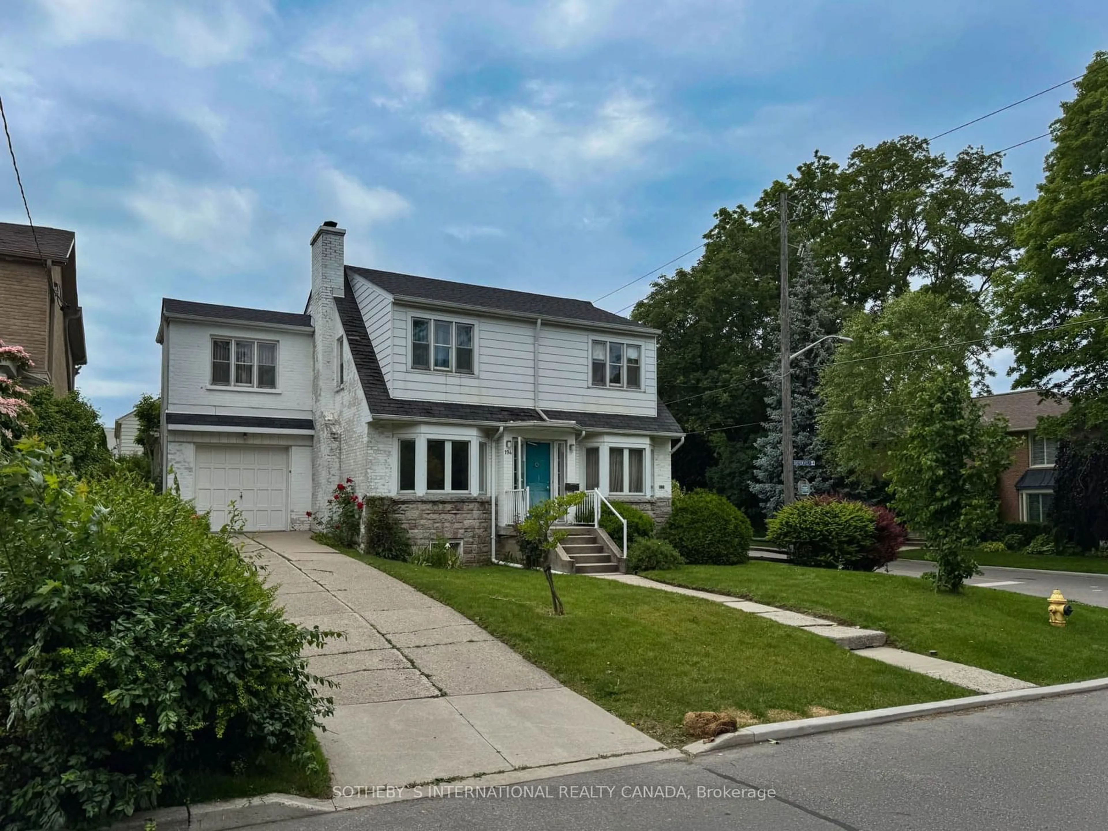 Frontside or backside of a home for 194 Bayview Heights Dr, Toronto Ontario M4G 2Z2