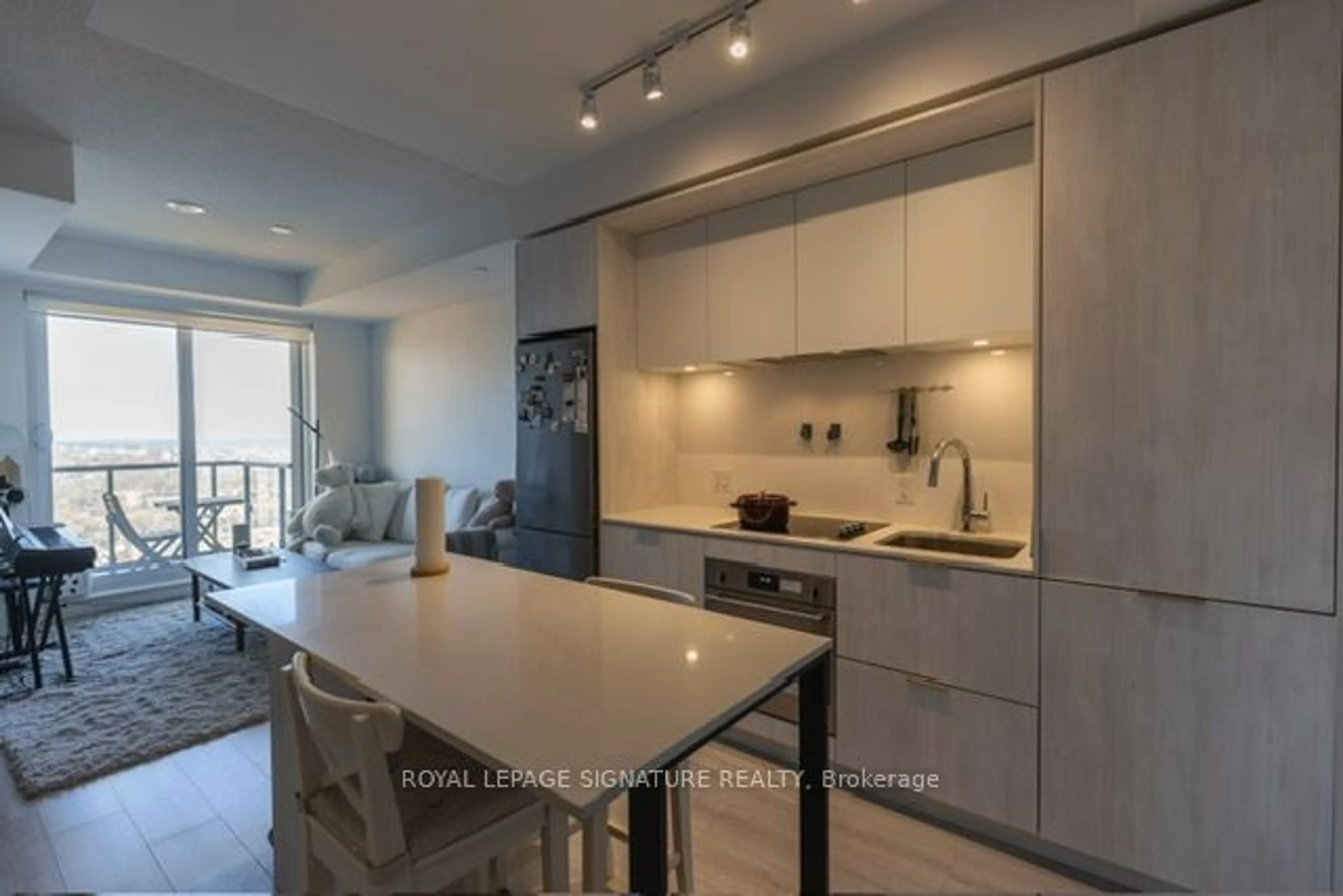 Contemporary kitchen for 130 River St #2301, Toronto Ontario M5V 3P7