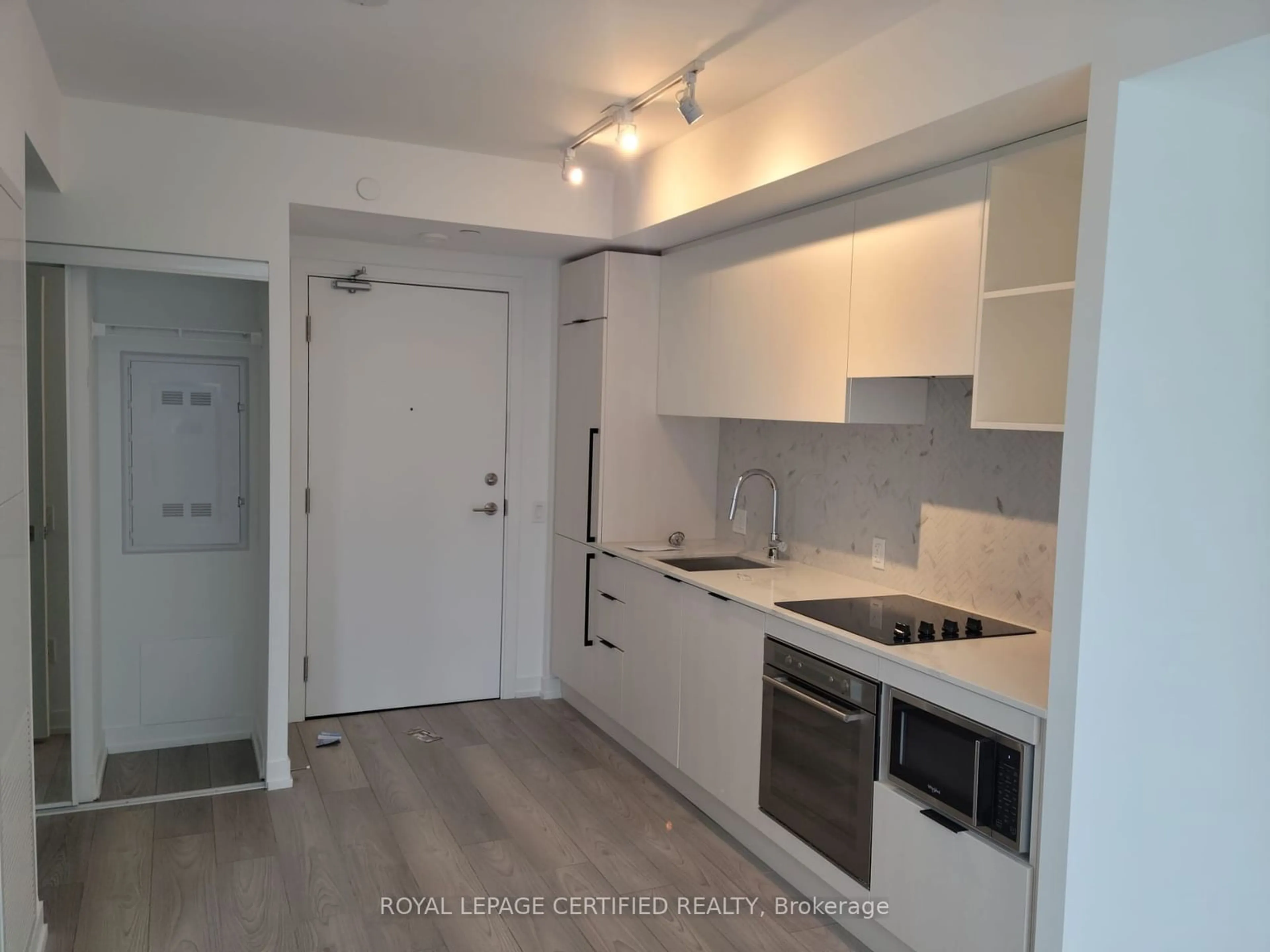 Standard kitchen for 82 Dalhousie St #2206, Toronto Ontario M5B 0C5