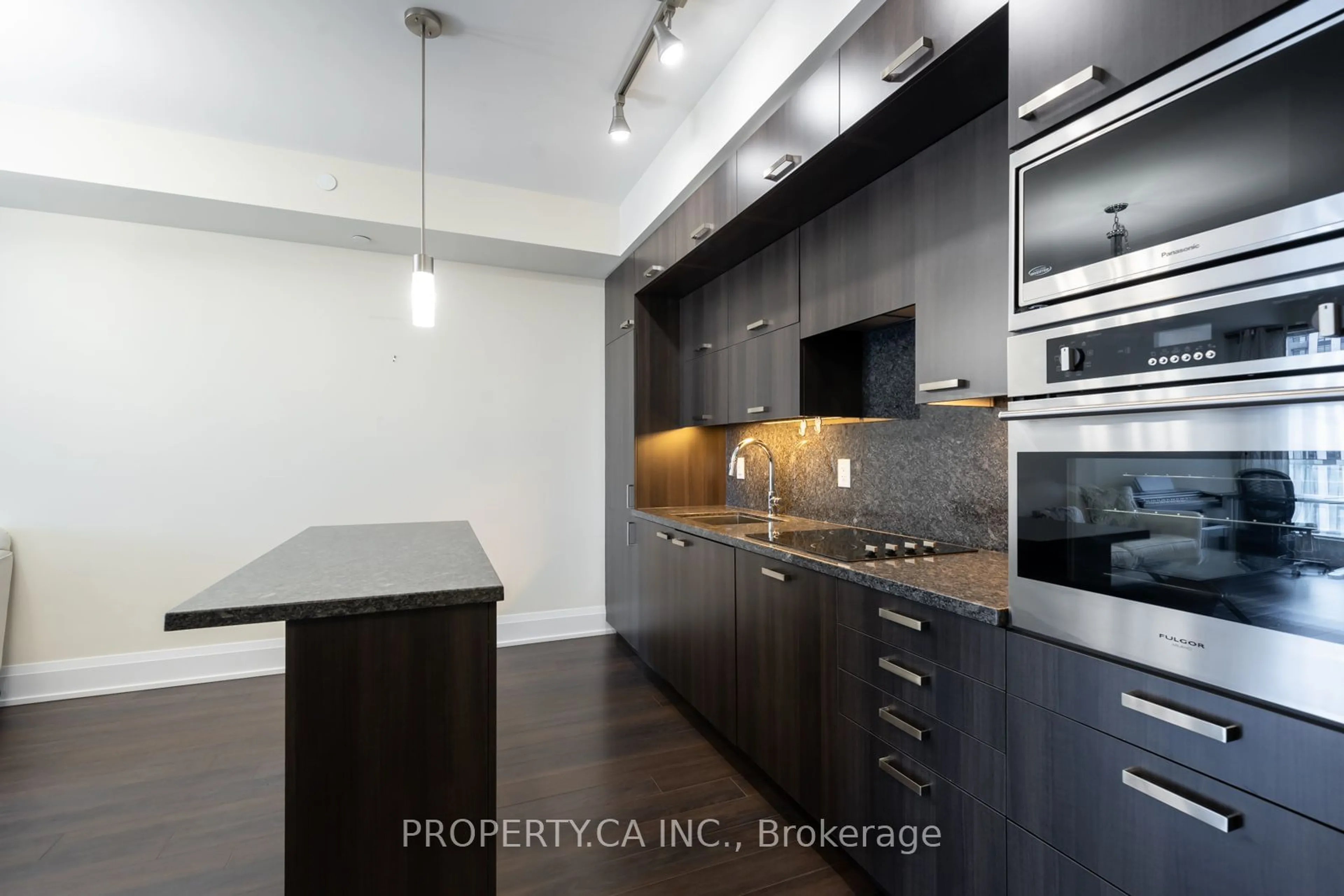 Contemporary kitchen for 120 Harrison Garden Blvd #1310, Toronto Ontario M2N 0H1