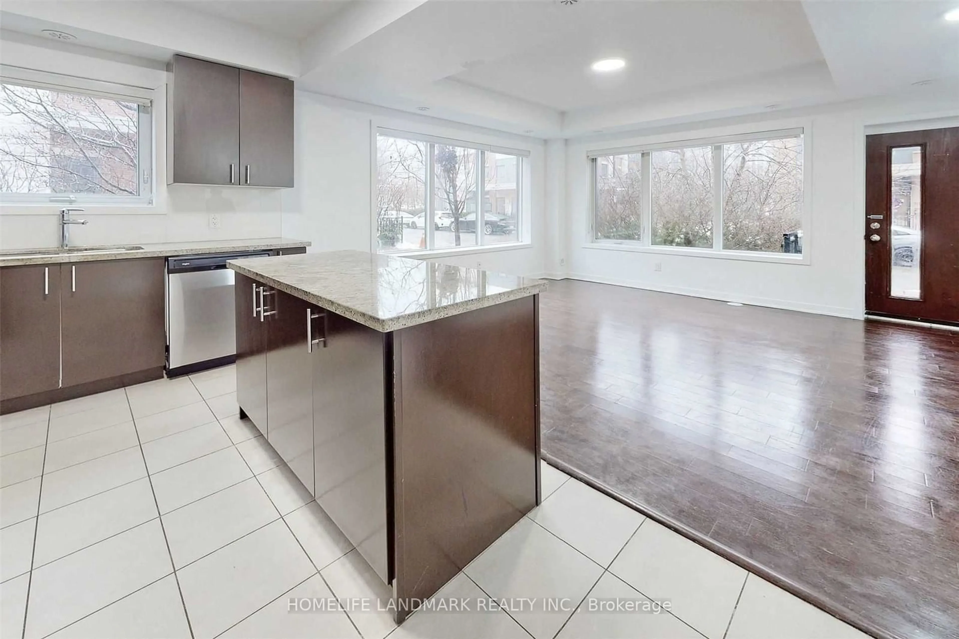 Kitchen for 102 Regent St #18, Toronto Ontario M5A 0A5