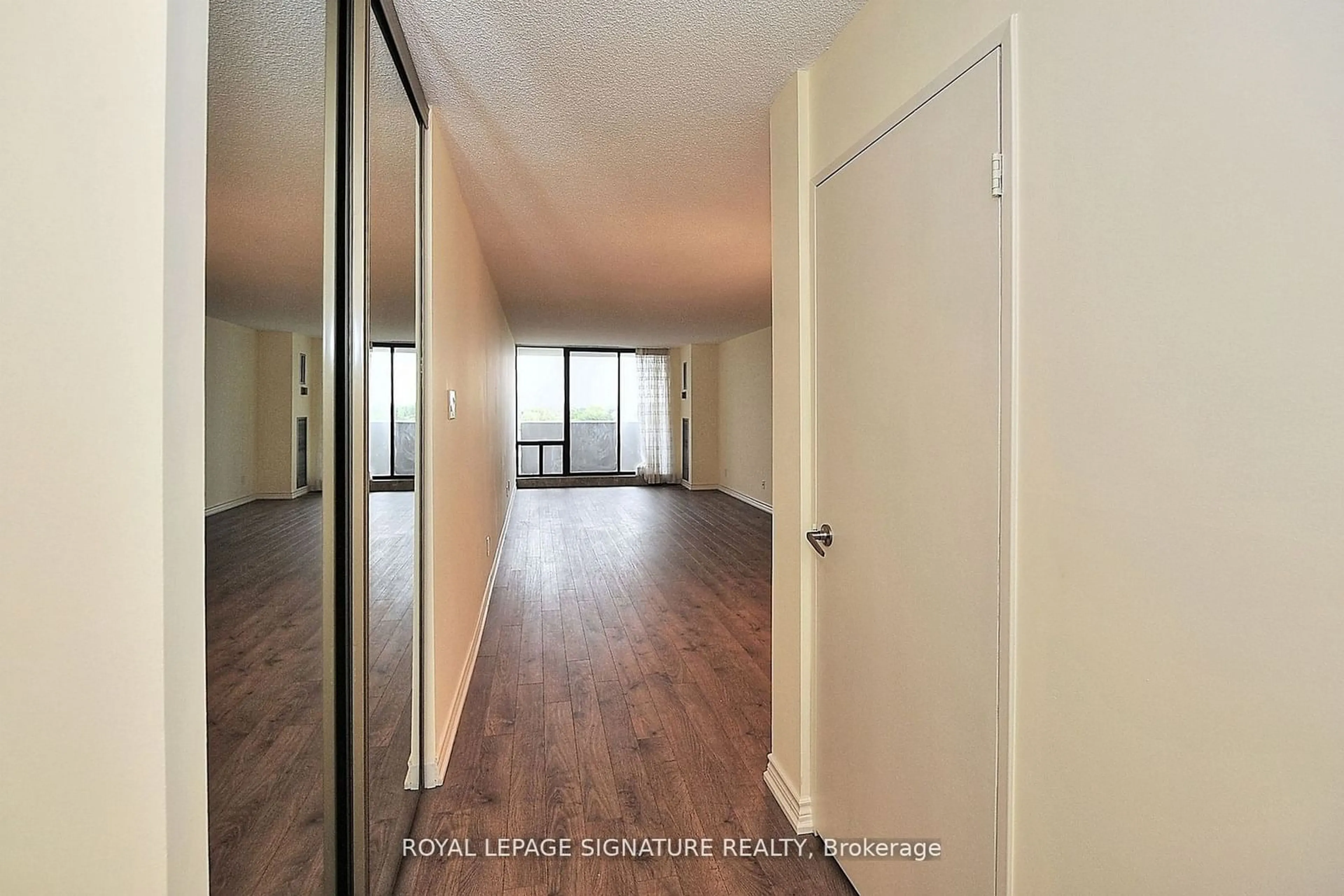 Indoor entryway for 10 Tangreen Crt #702, Toronto Ontario M2M 4B9