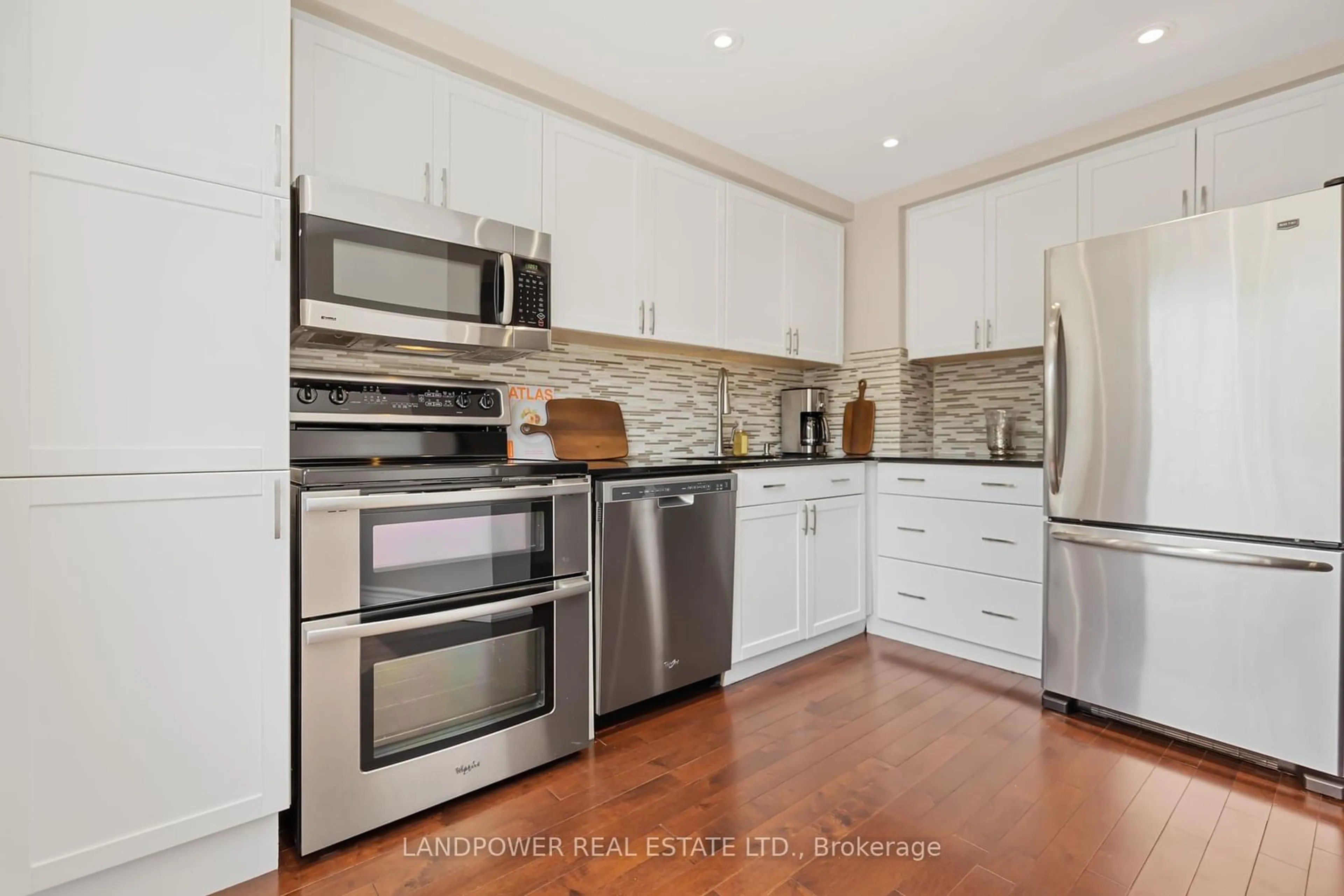 Standard kitchen for 22 Dutch Myrtle Way, Toronto Ontario M3B 3K8