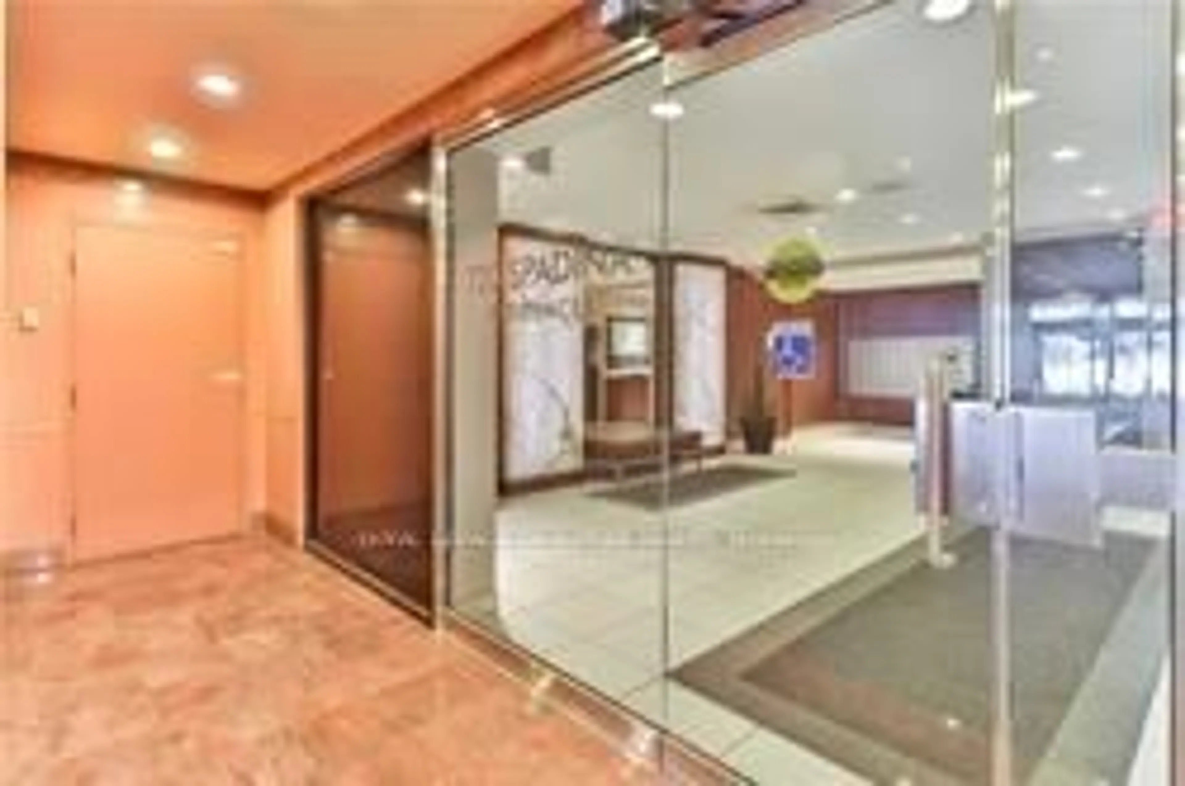 Indoor foyer, ceramic floors for 720 Spadina Ave #706, Toronto Ontario M5S 2T9