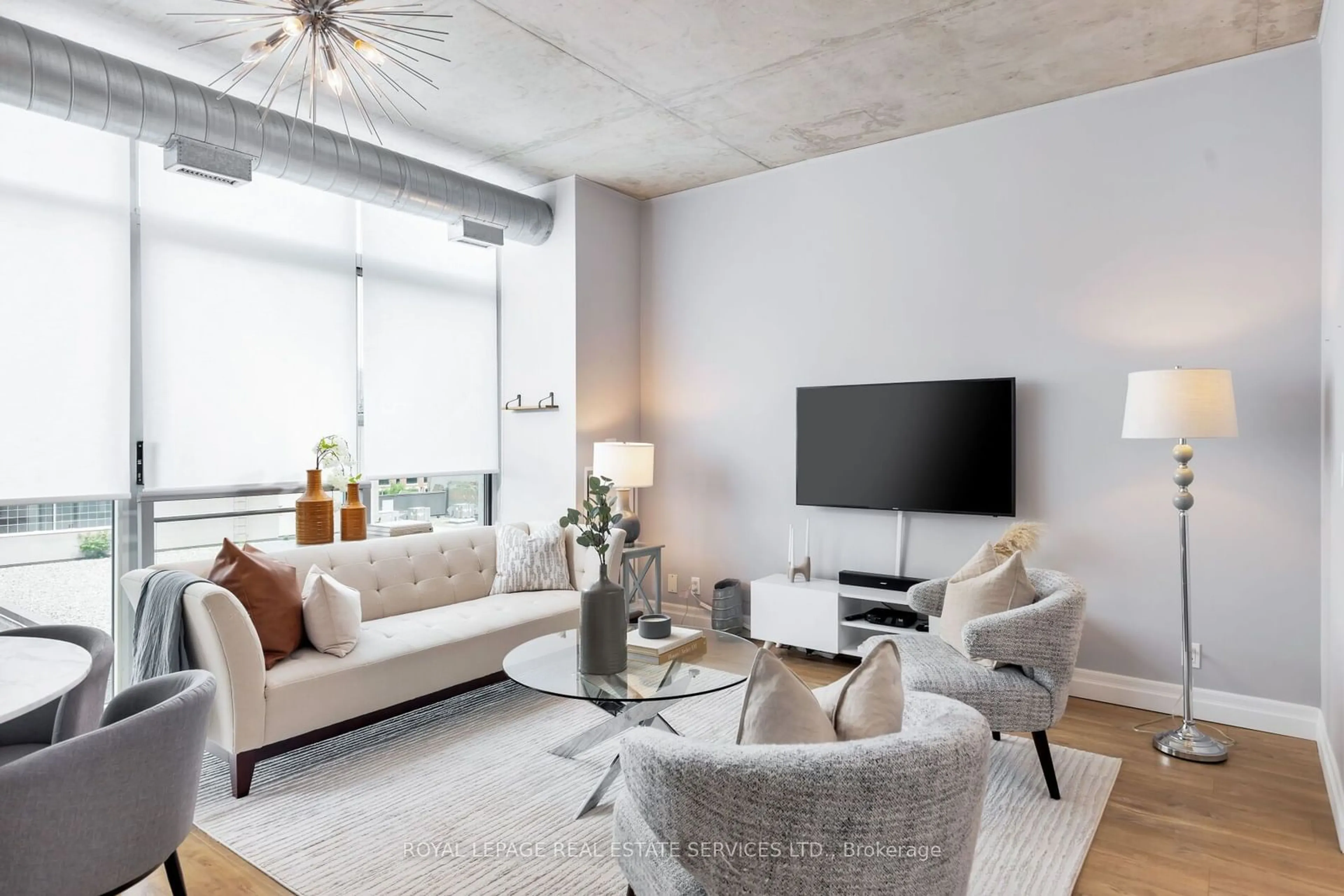 Living room for 388 Richmond St #520, Toronto Ontario M5V 3P1