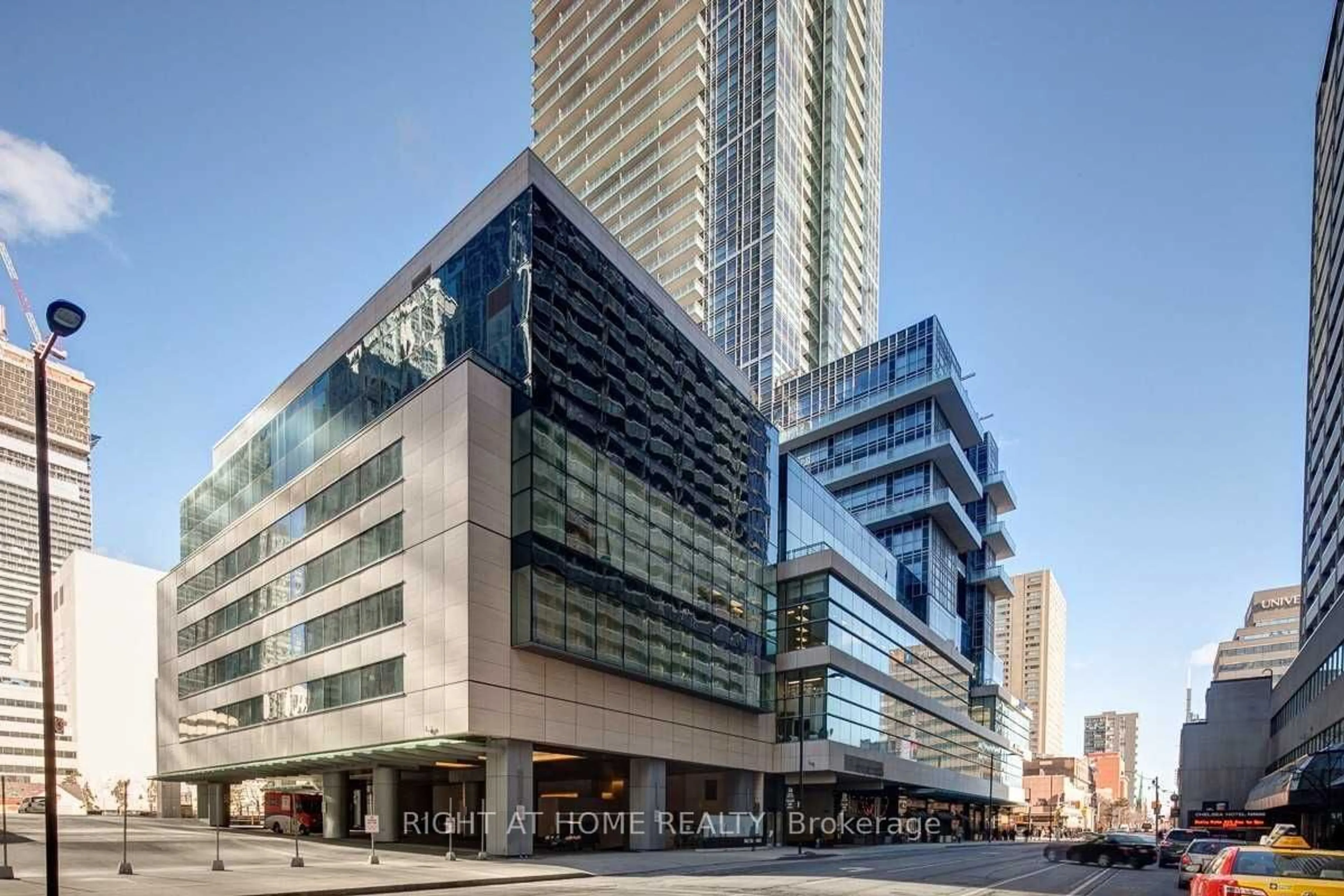 A pic from exterior of the house or condo for 386 Yonge St #3501, Toronto Ontario M5B 0A5