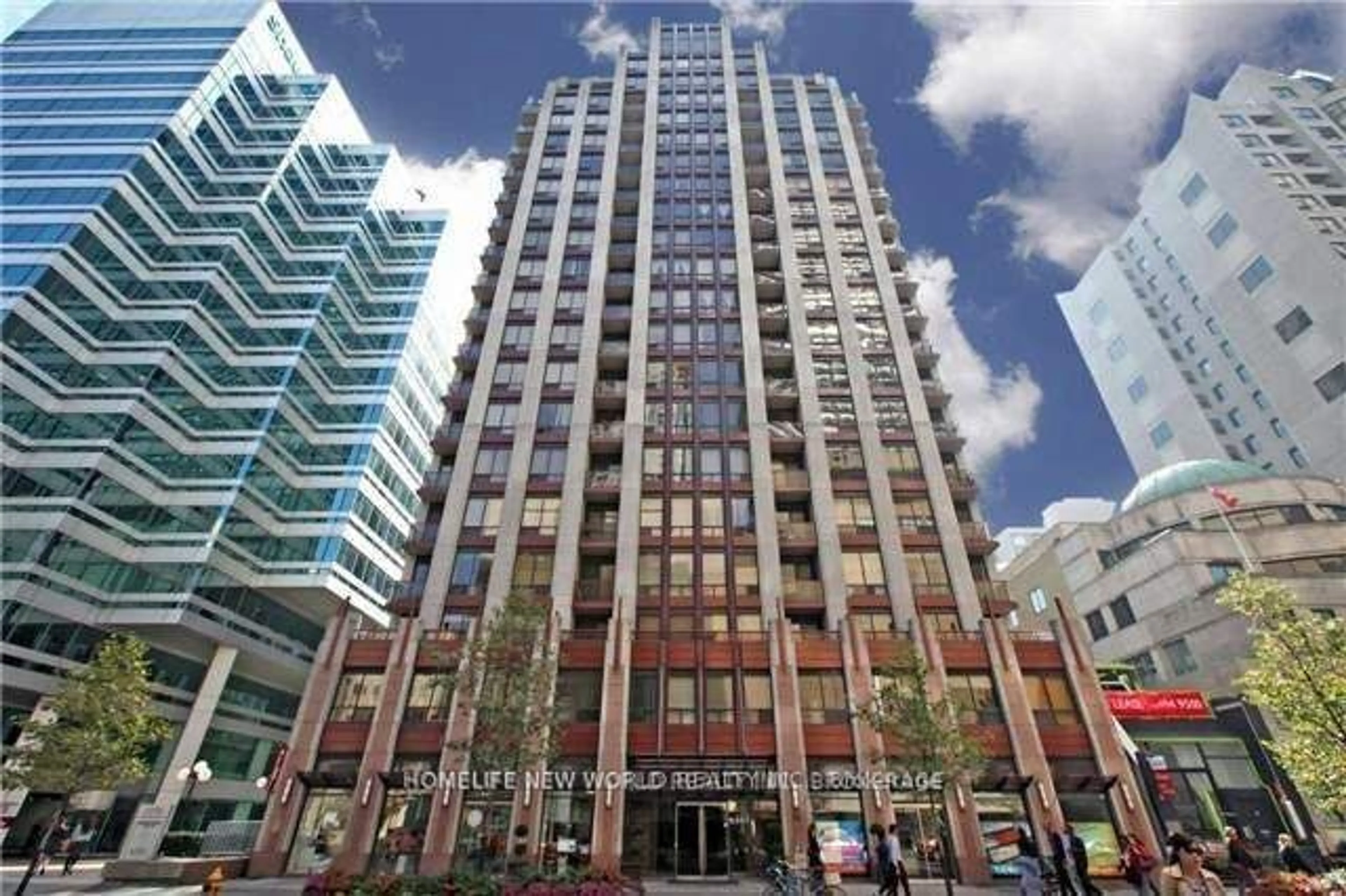 A pic from exterior of the house or condo for 85 Bloor St #411, Toronto Ontario M4W 3Y1