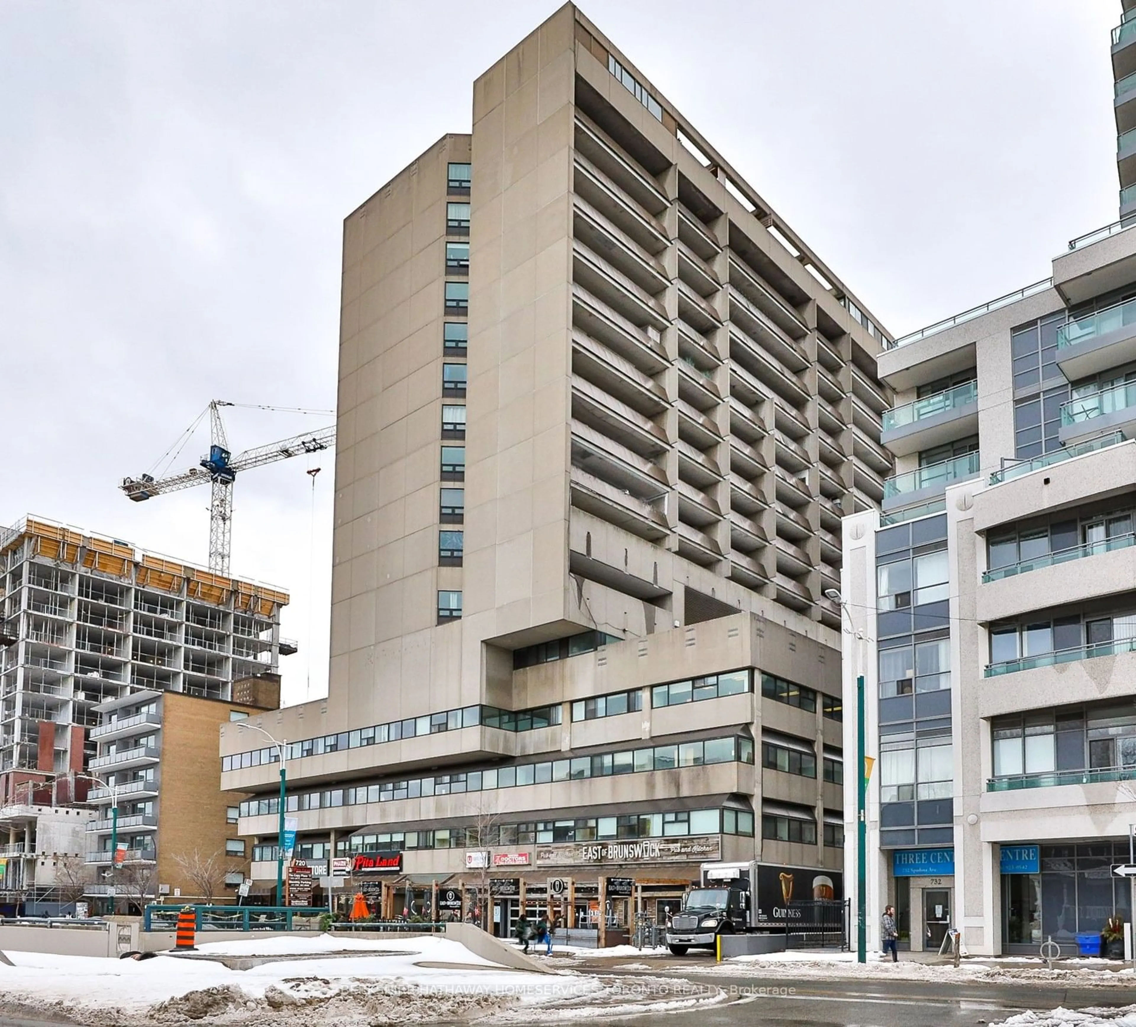 A pic from exterior of the house or condo for 720 Spadina Ave #1501, Toronto Ontario M5S 2T9