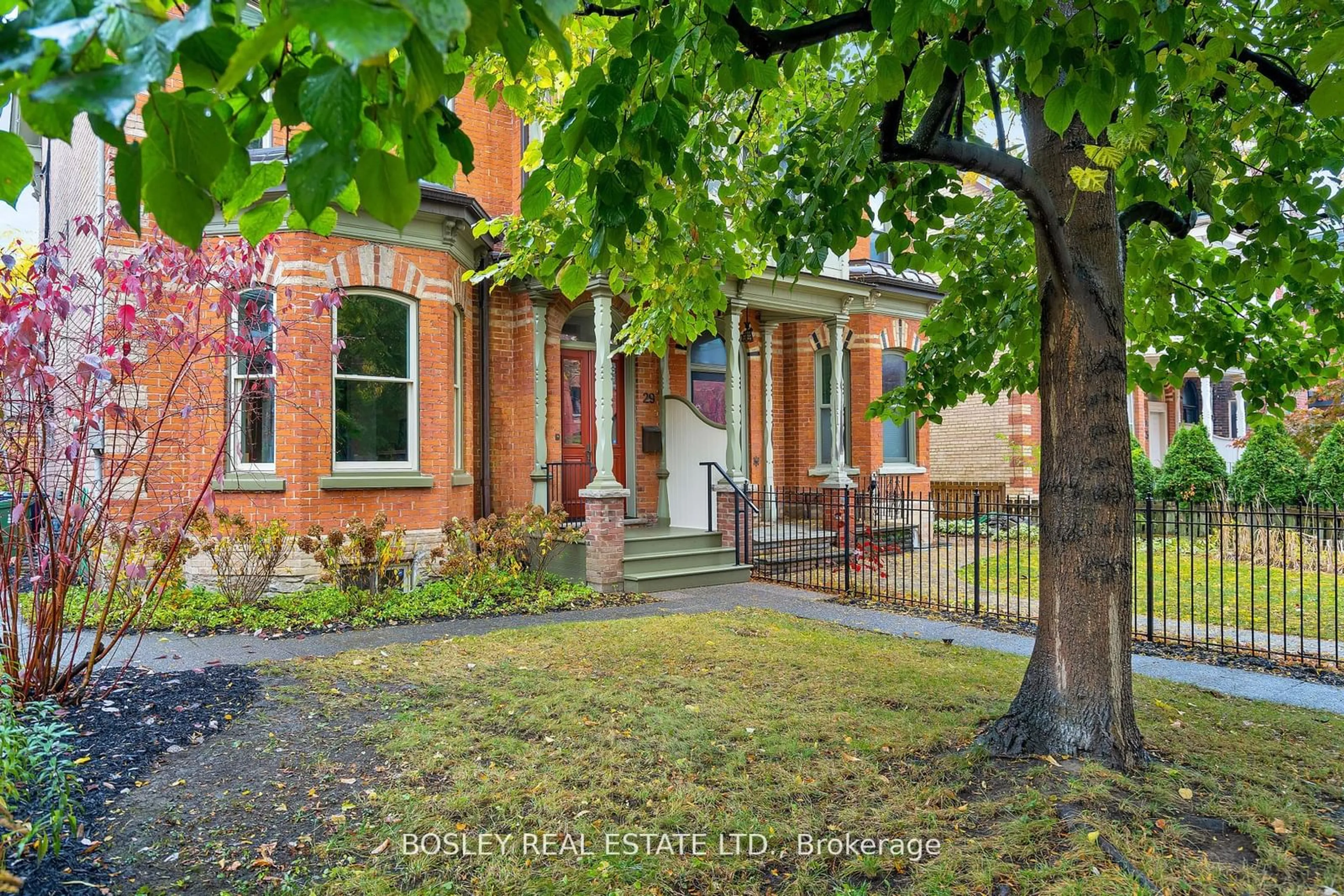 Outside view for 29 Beaconsfield Ave, Toronto Ontario M6J 3J1