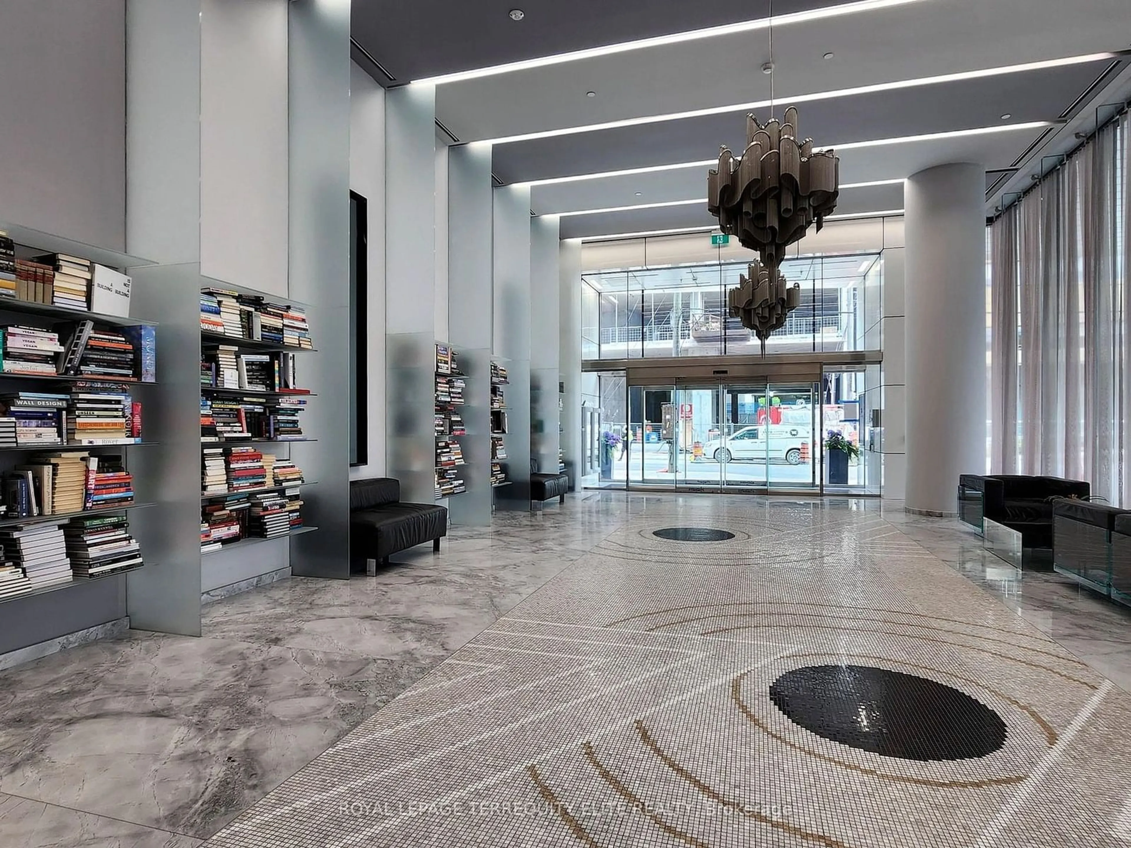 Indoor lobby for 5 Soudan Ave #908, Toronto Ontario M4S 0B1