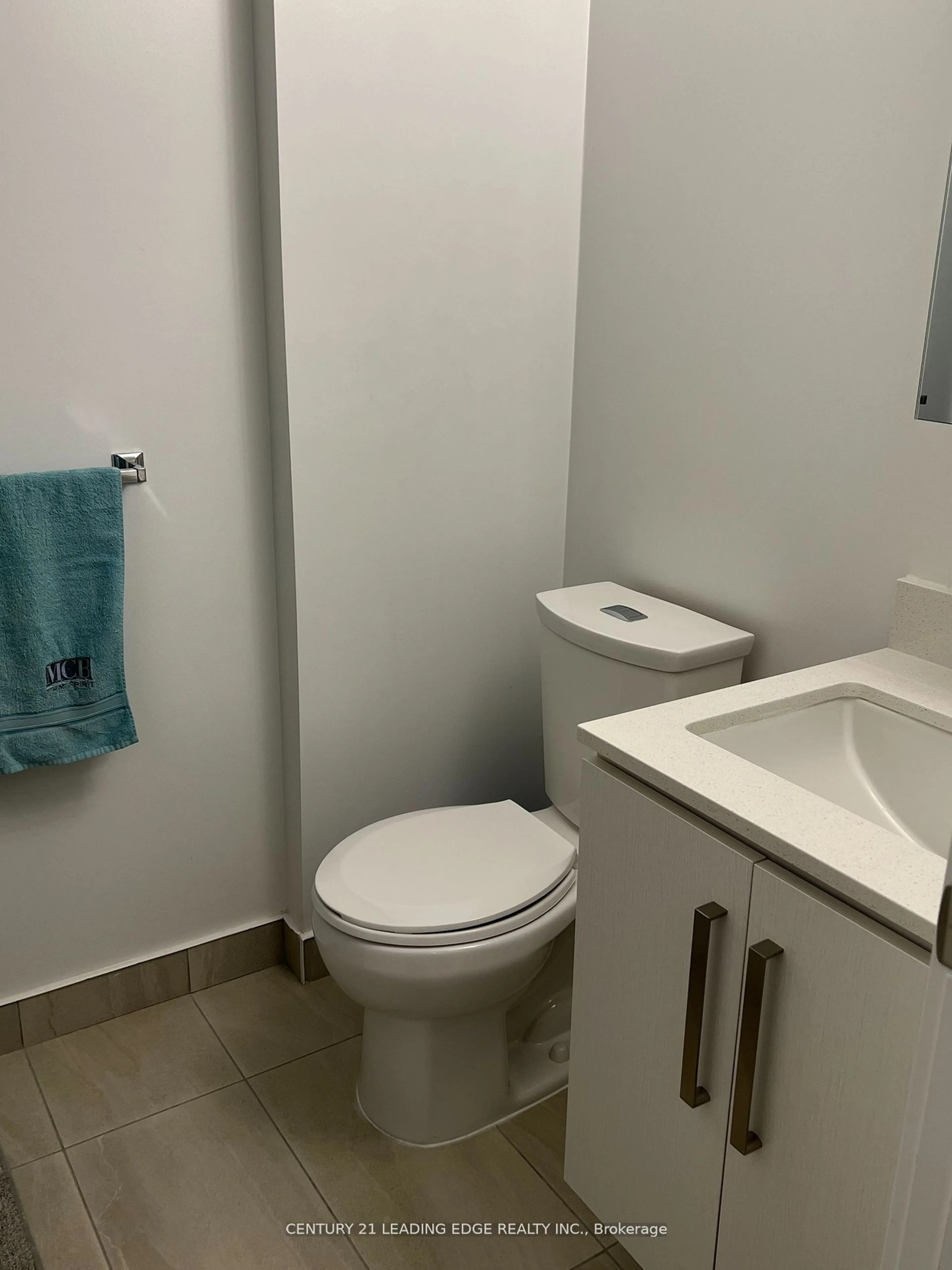 Standard bathroom for 5180 YONGE St #302, Toronto Ontario M2N 0K5