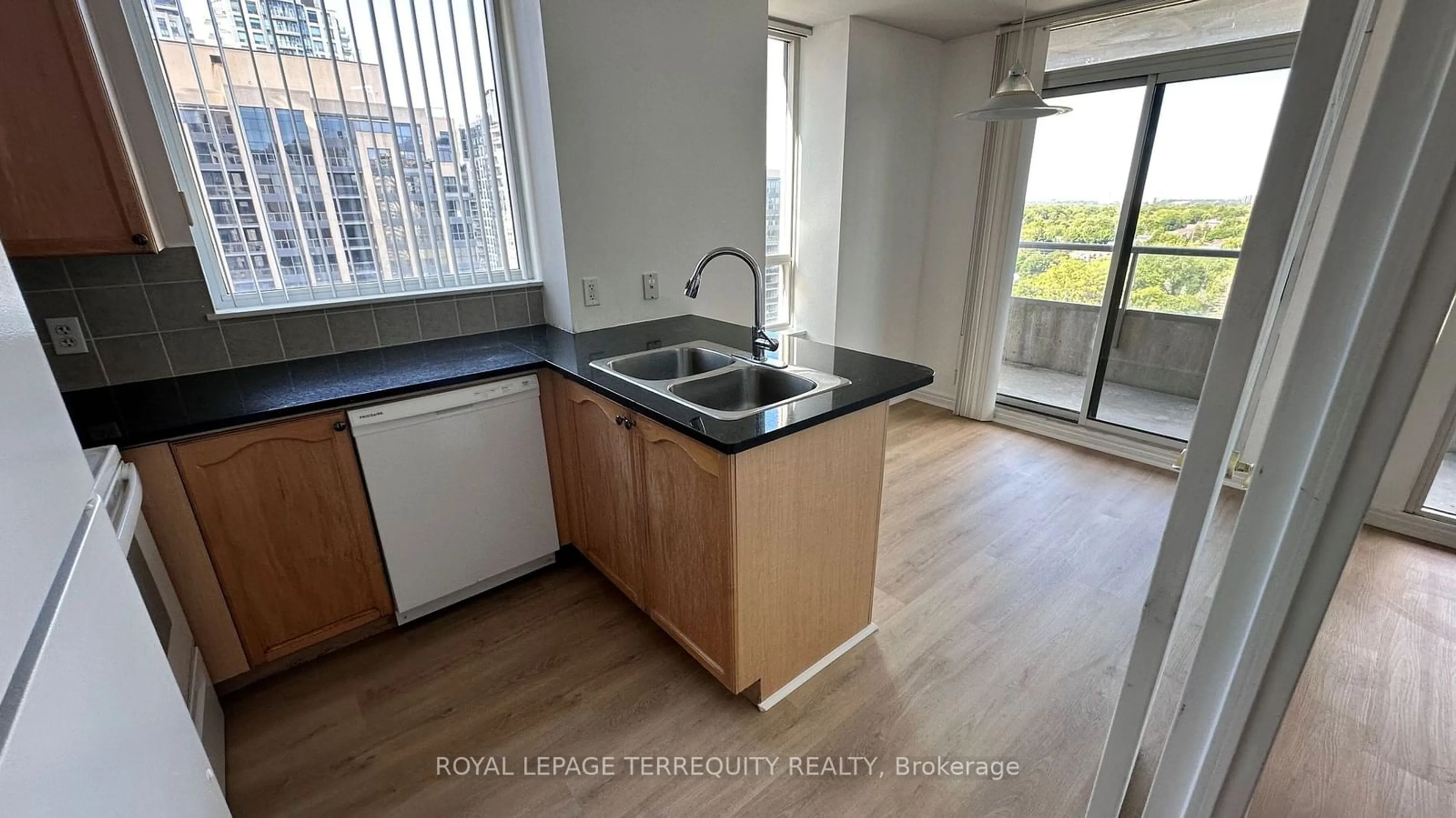 Standard kitchen for 23 Hollywood Ave #1805, Toronto Ontario M2N 7L8