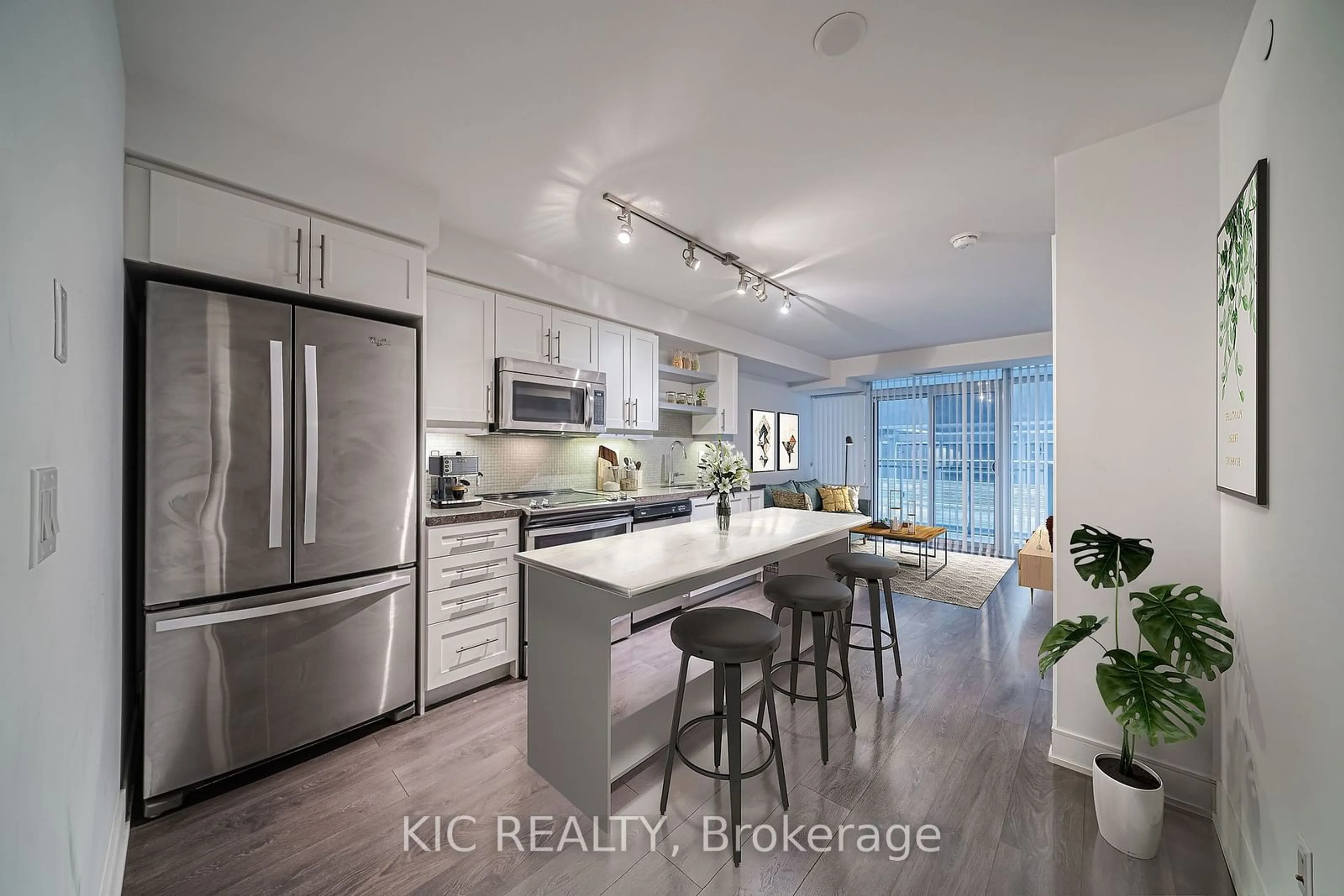 Contemporary kitchen for 525 ADELAIDE St #632, Toronto Ontario M5V 0N7