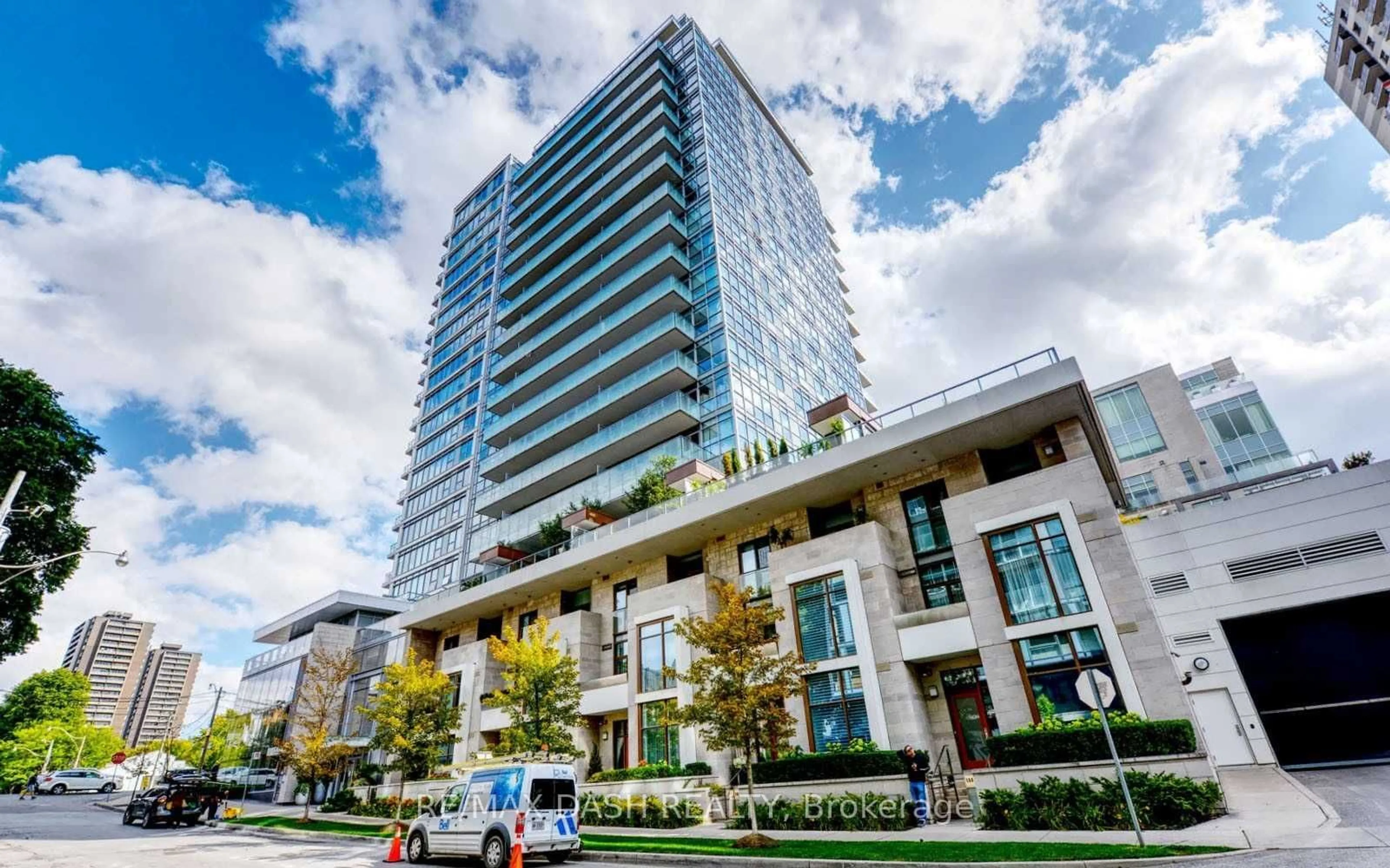 A pic from exterior of the house or condo for 170 Avenue Rd #1704, Toronto Ontario M5R 0A4