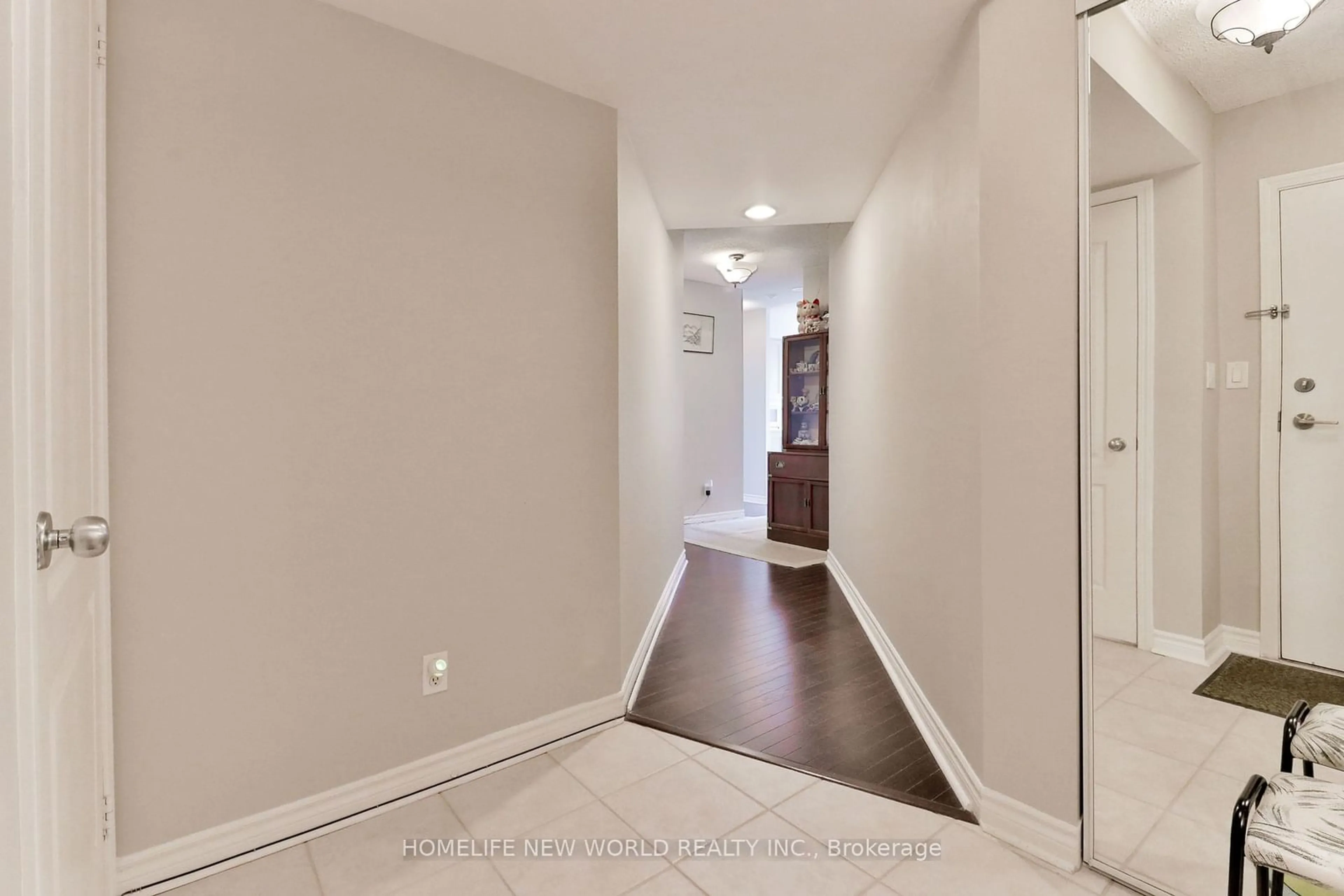 Indoor entryway for 8 Rean Dr #305, Toronto Ontario M2K 3B9